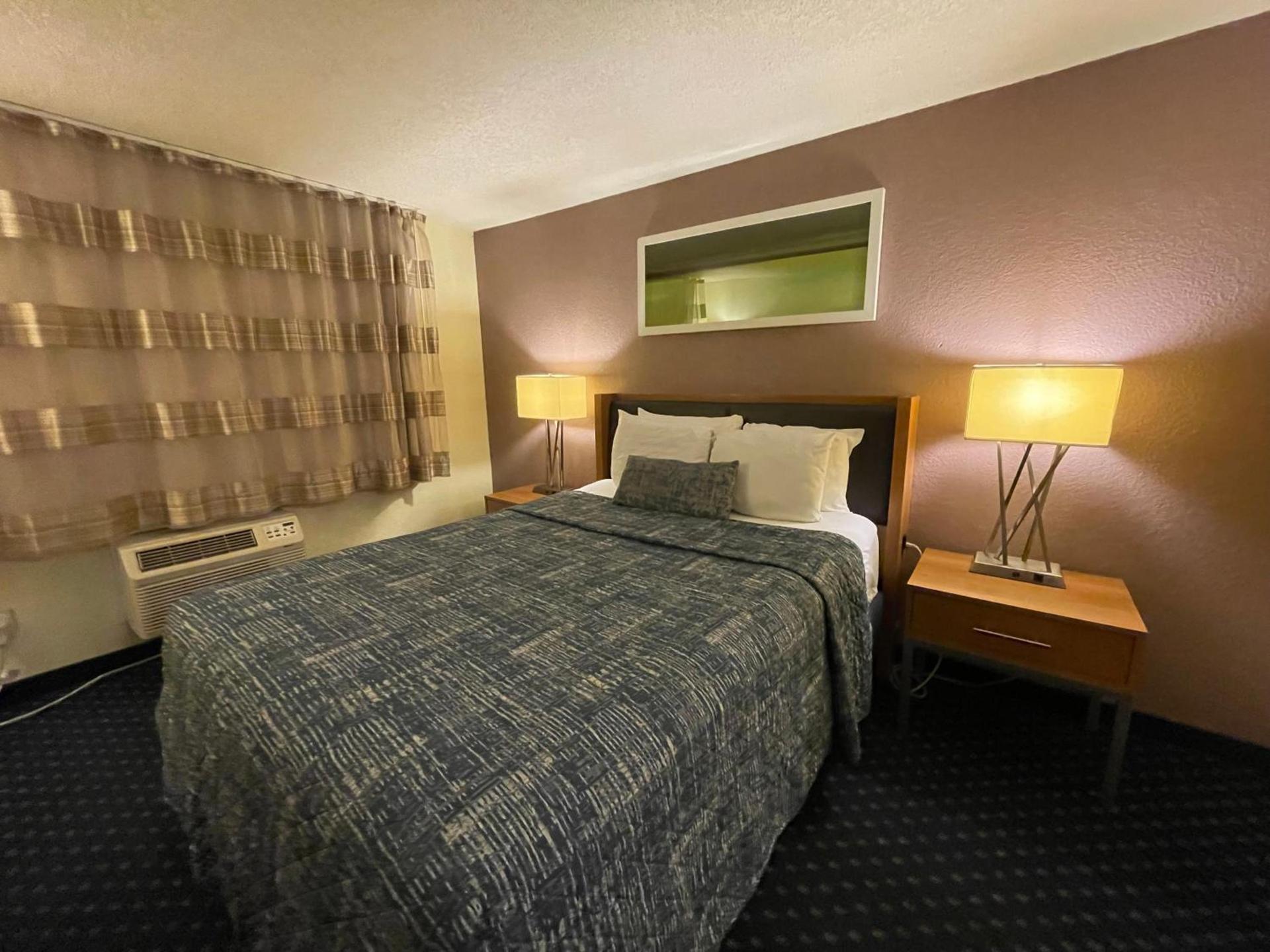 Lakeside Inn photo 13