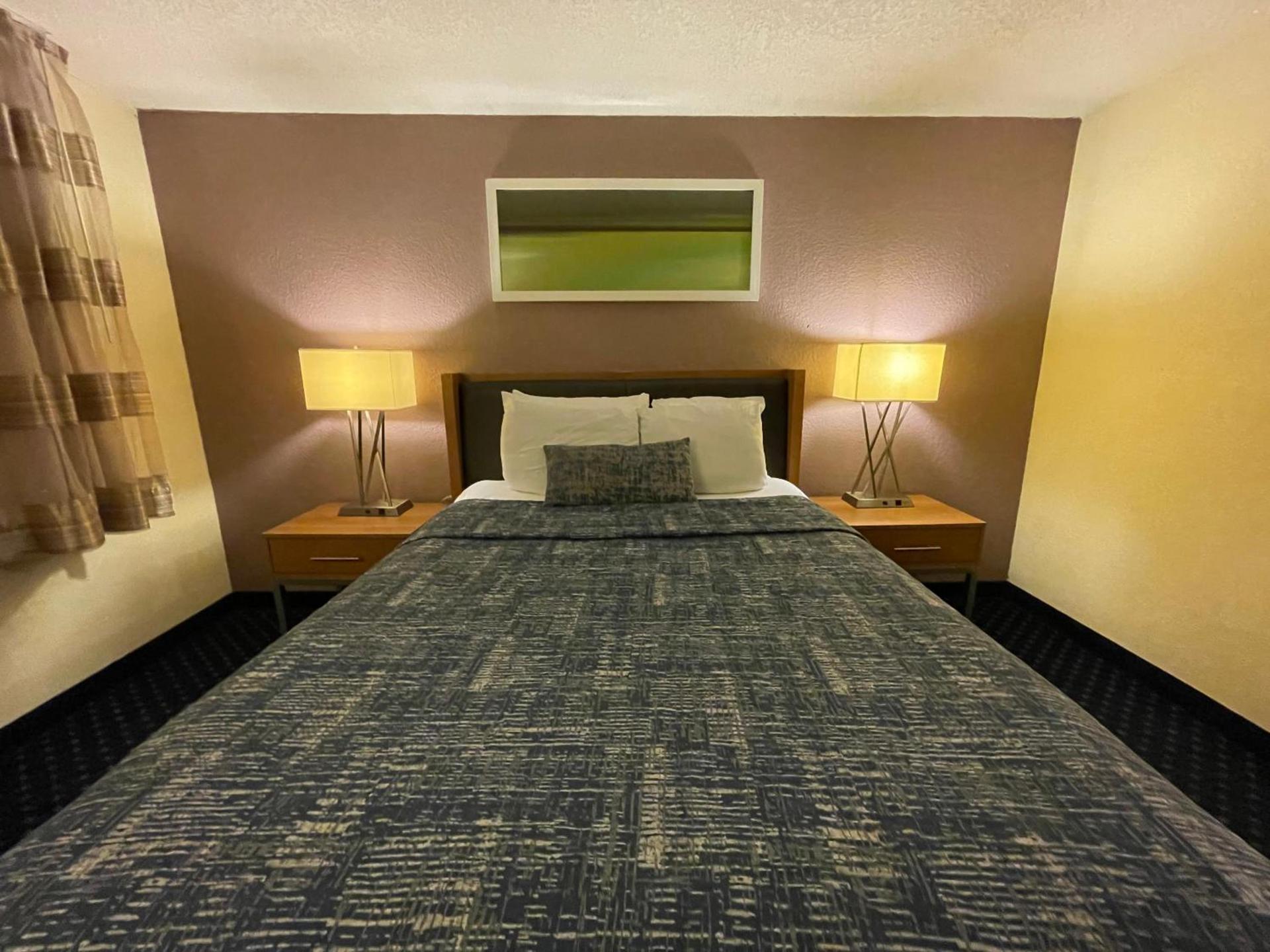 Lakeside Inn photo 3