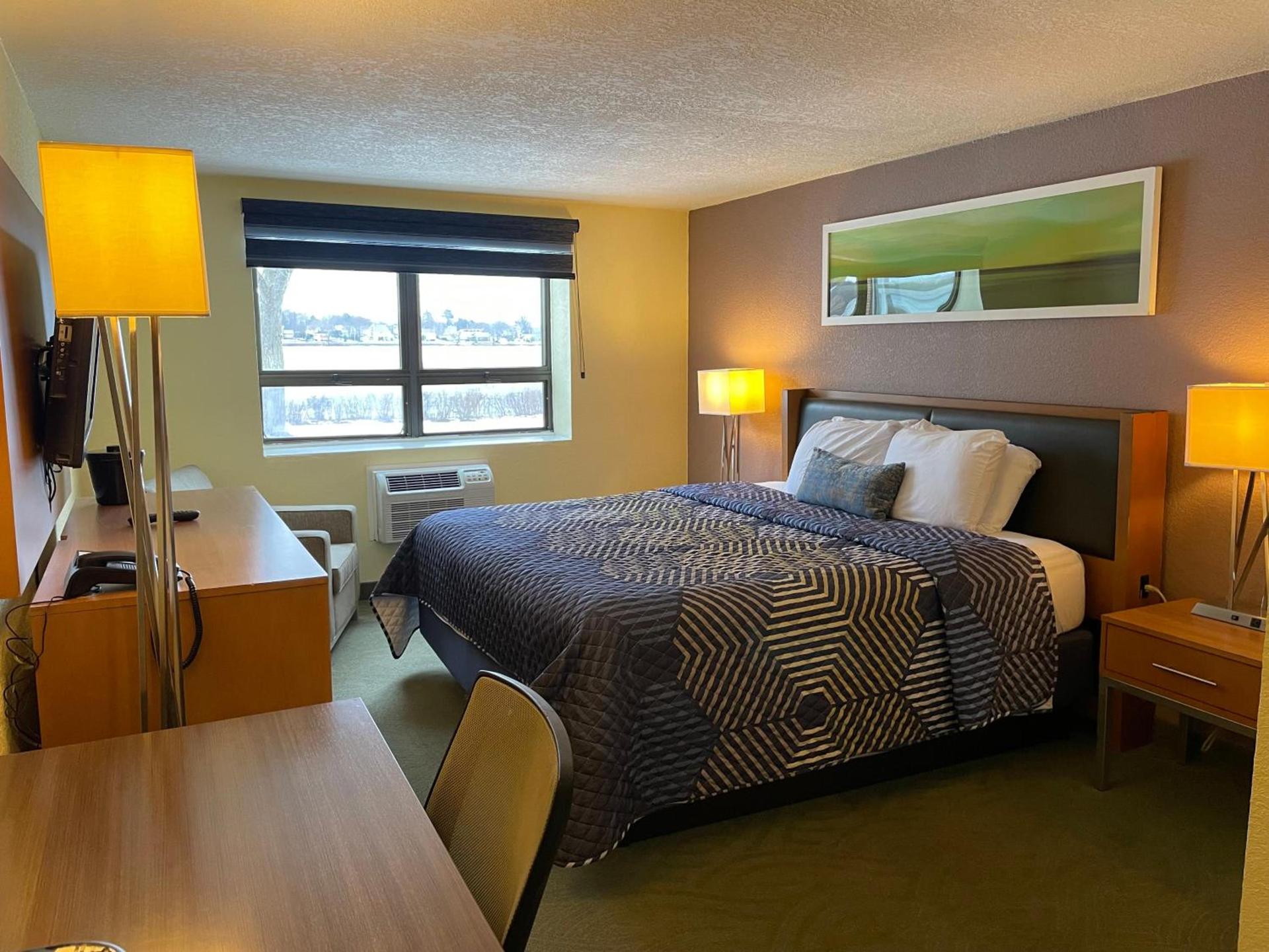 Lakeside Inn photo 4