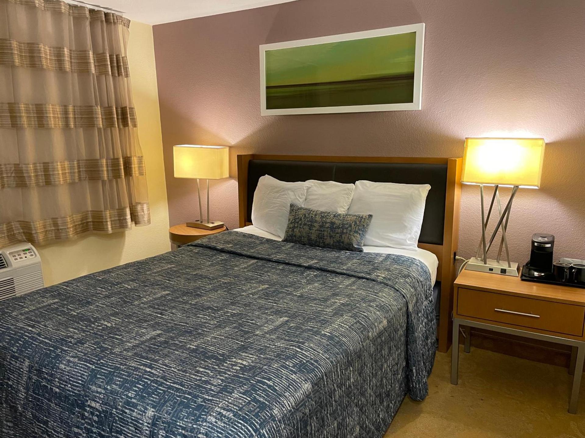 Lakeside Inn photo 20