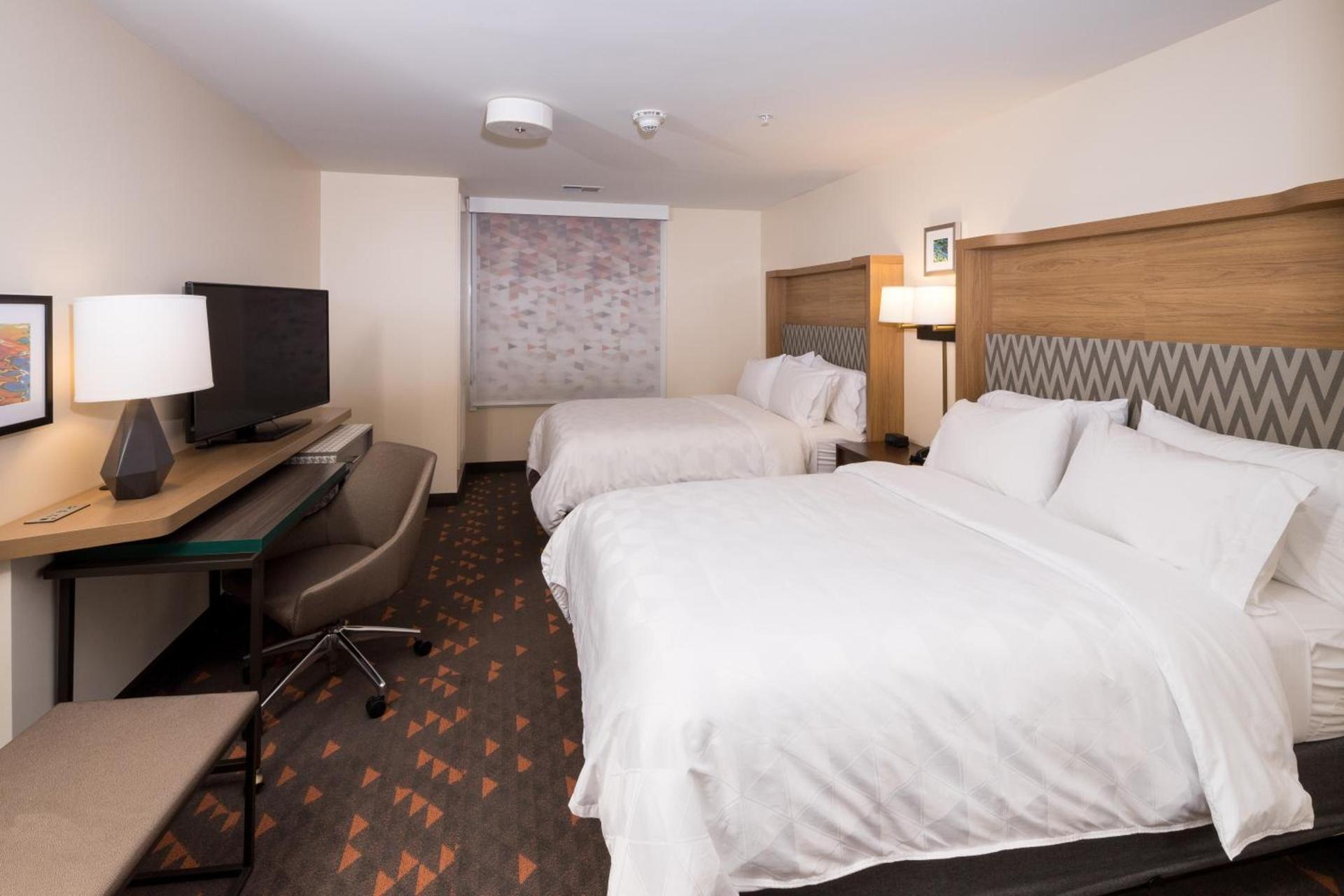 Holiday Inn & Suites Kalamazoo West photo 2