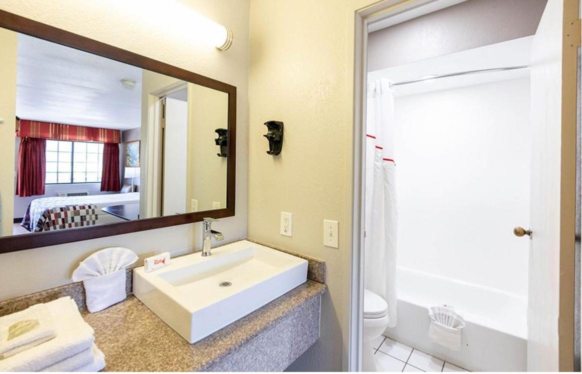 Red Roof Inn Lompoc photo 5