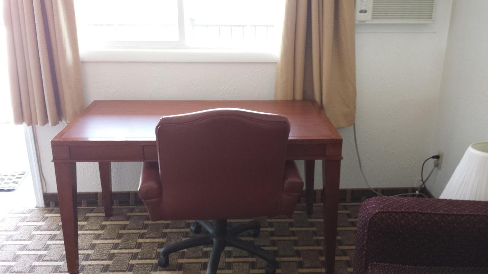 Executive Inn & Suites photo 6