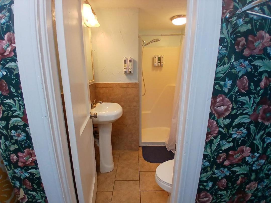 Jonathan Edwards Motel photo 43