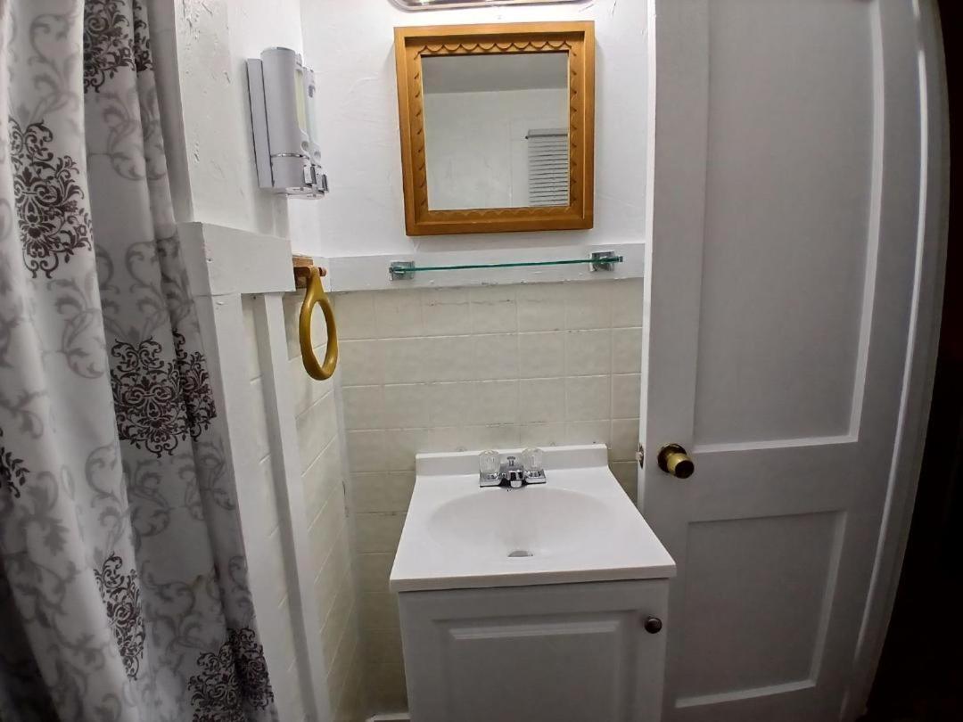 Jonathan Edwards Motel photo 32