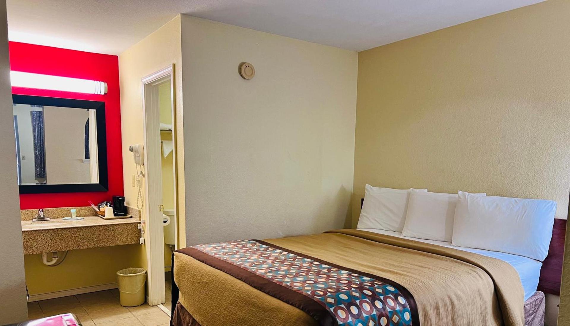 Suite 16 Motel photo 3