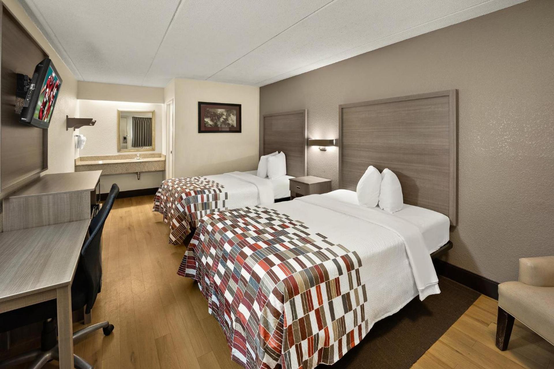 Red Roof Inn Chapel Hill - UNC photo 11