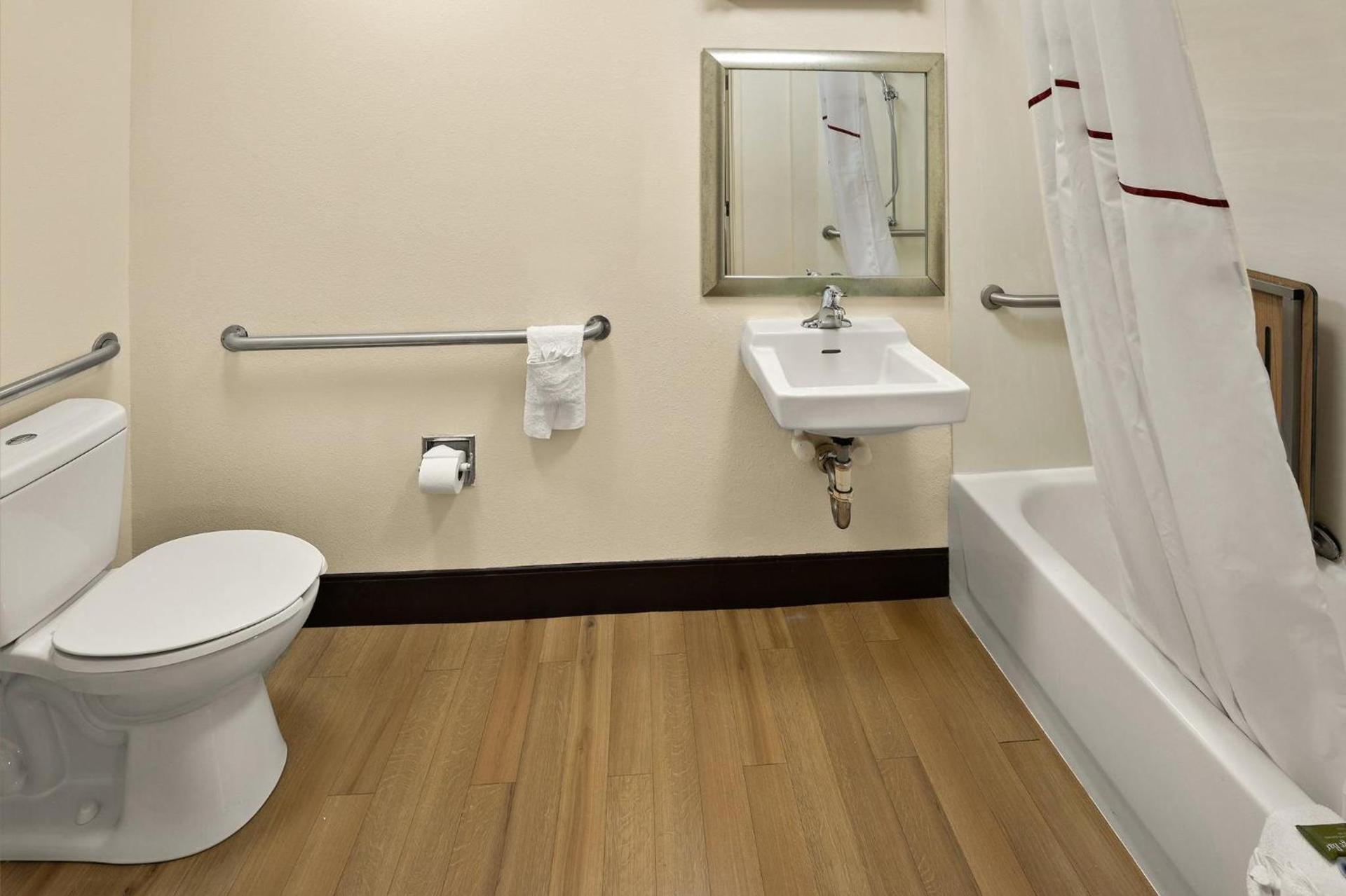 Red Roof Inn Chapel Hill - UNC photo 27