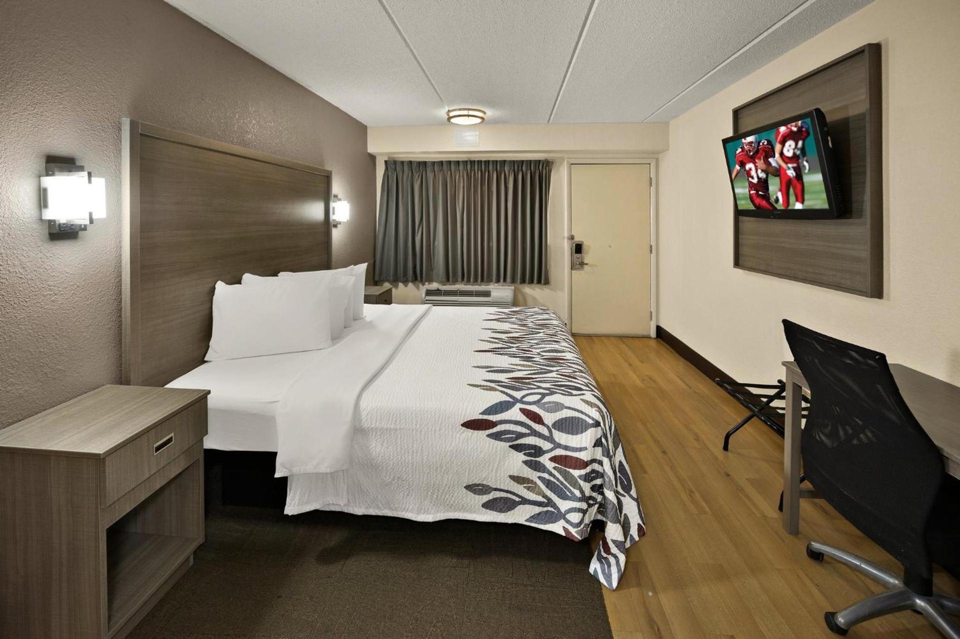 Red Roof Inn Chapel Hill - UNC photo 21