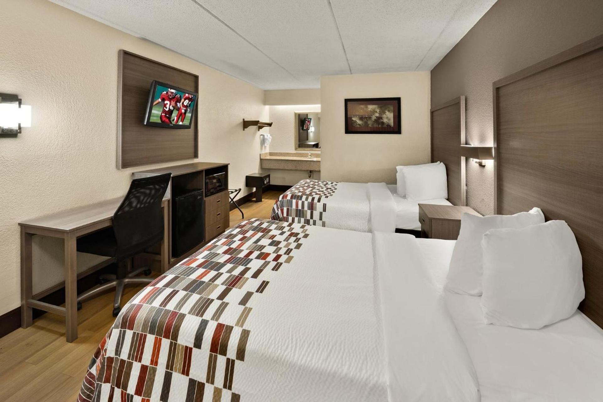 Red Roof Inn Chapel Hill - UNC photo 16