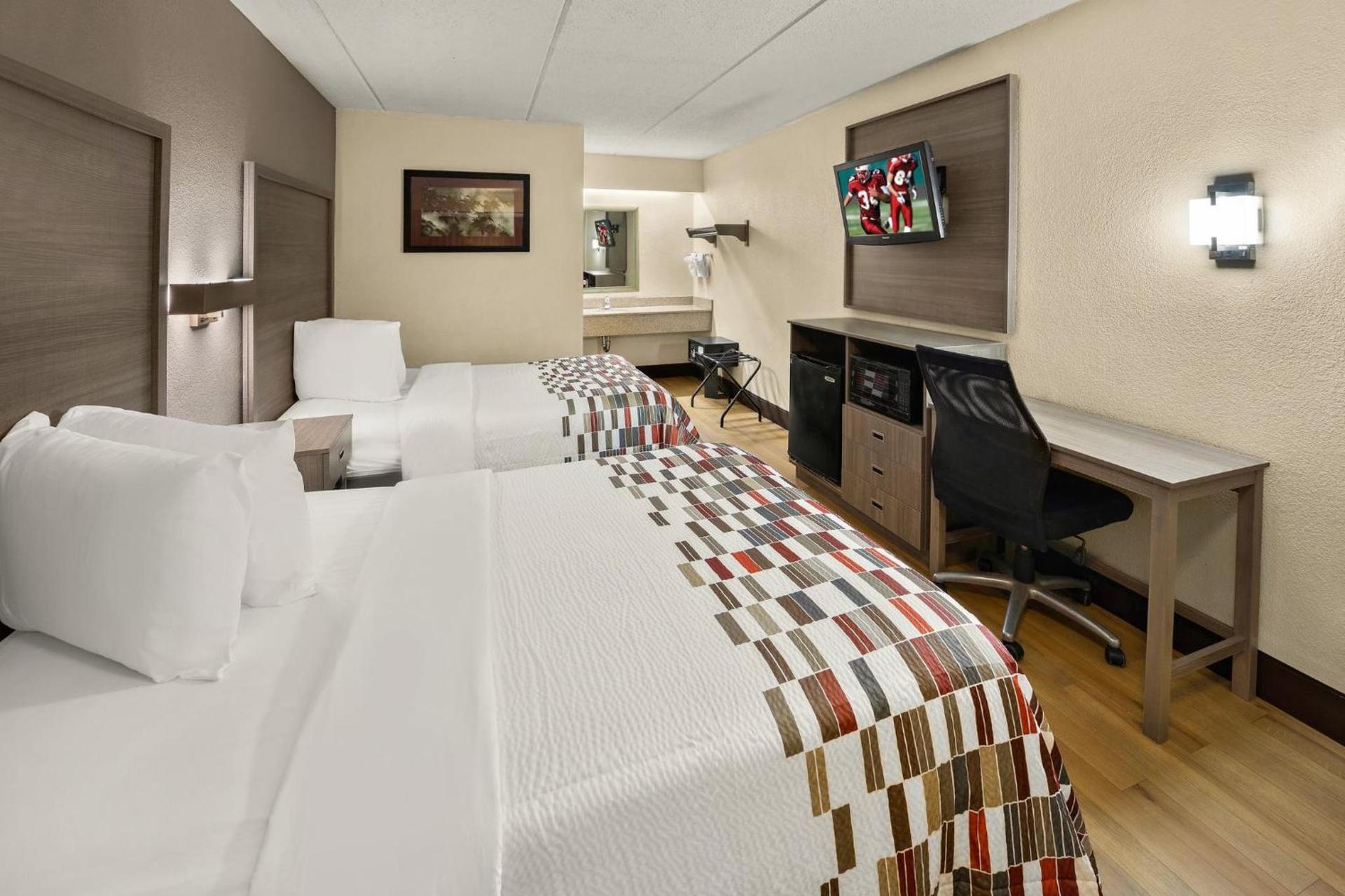 Red Roof Inn Chapel Hill - UNC photo 14