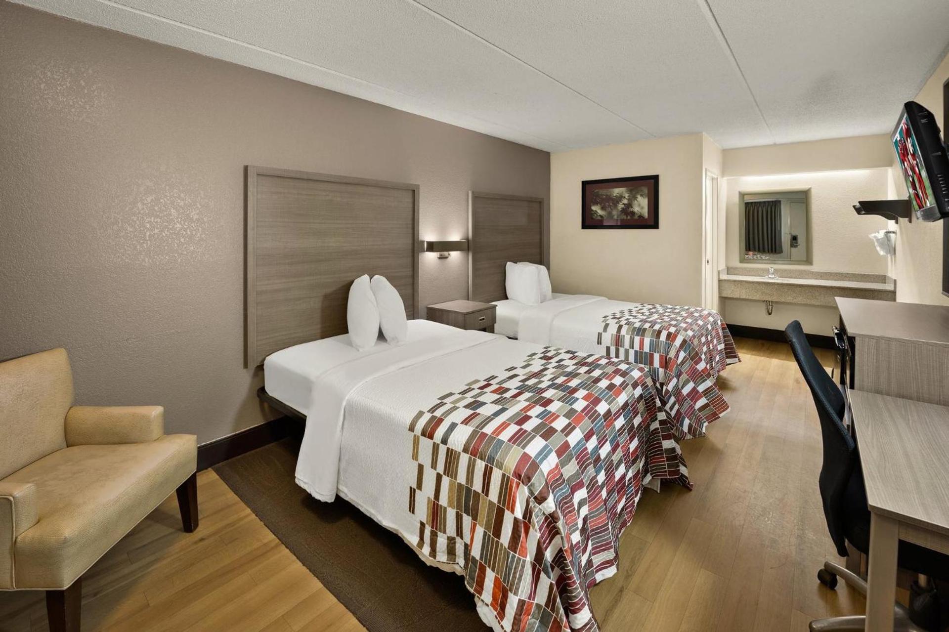 Red Roof Inn Chapel Hill - UNC photo 13