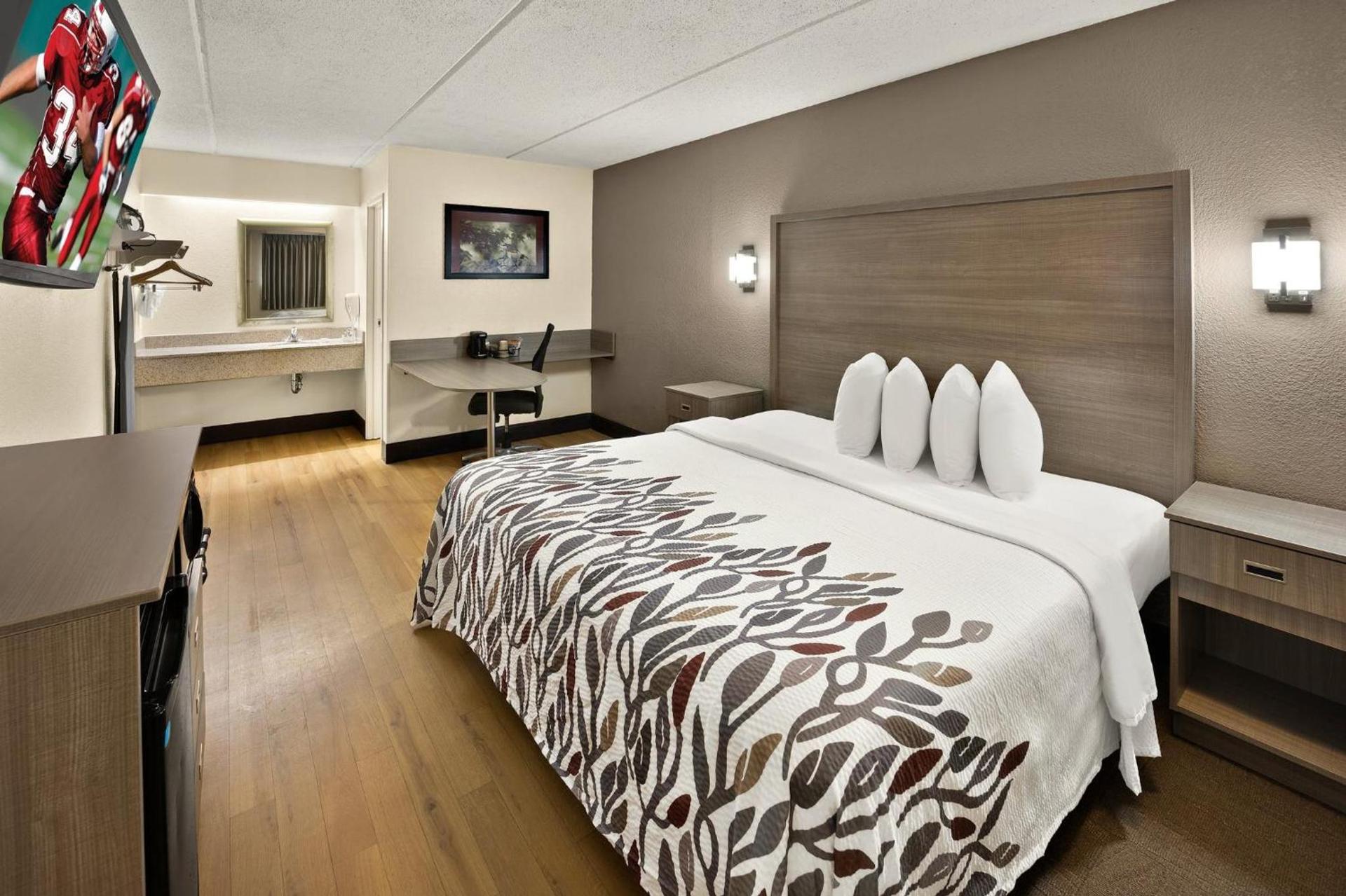 Red Roof Inn Chapel Hill - UNC photo 7