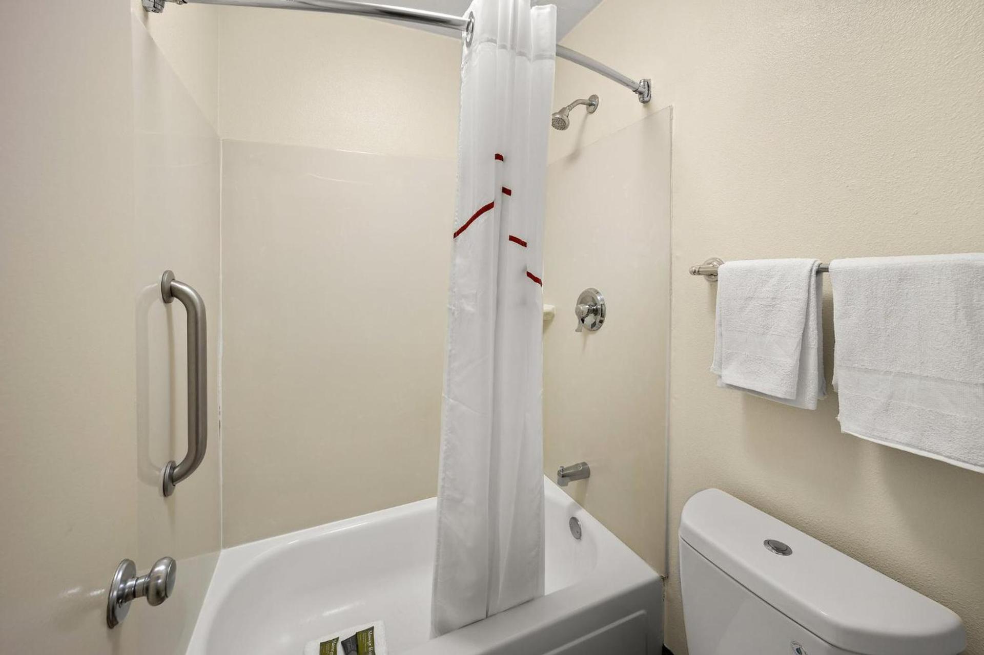 Red Roof Inn Chapel Hill - UNC photo 24