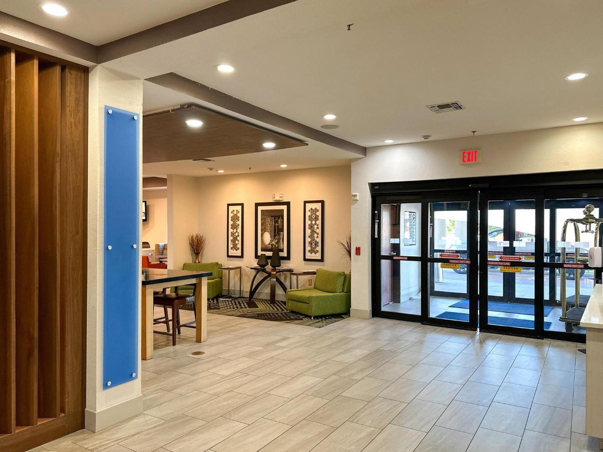 Holiday Inn Express Hotel & Suites Ennis by IHG photo 54
