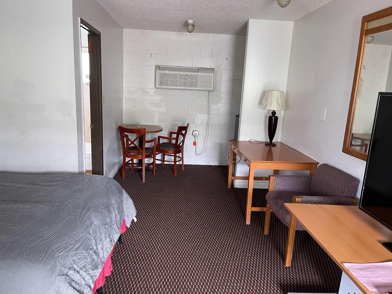 Royal A Motel photo 12