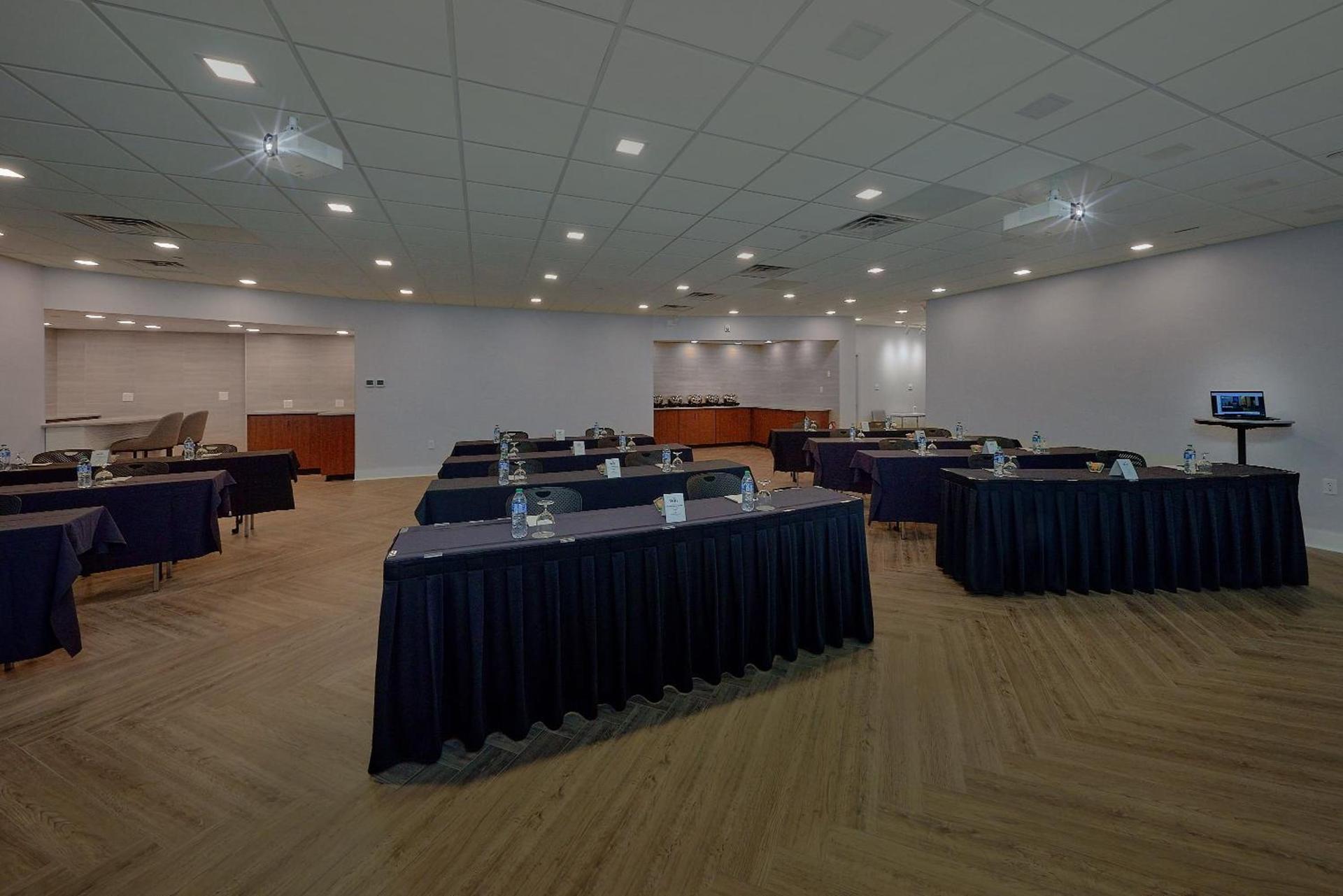 Crowne Plaza Knoxville Downtown University by IHG photo 32
