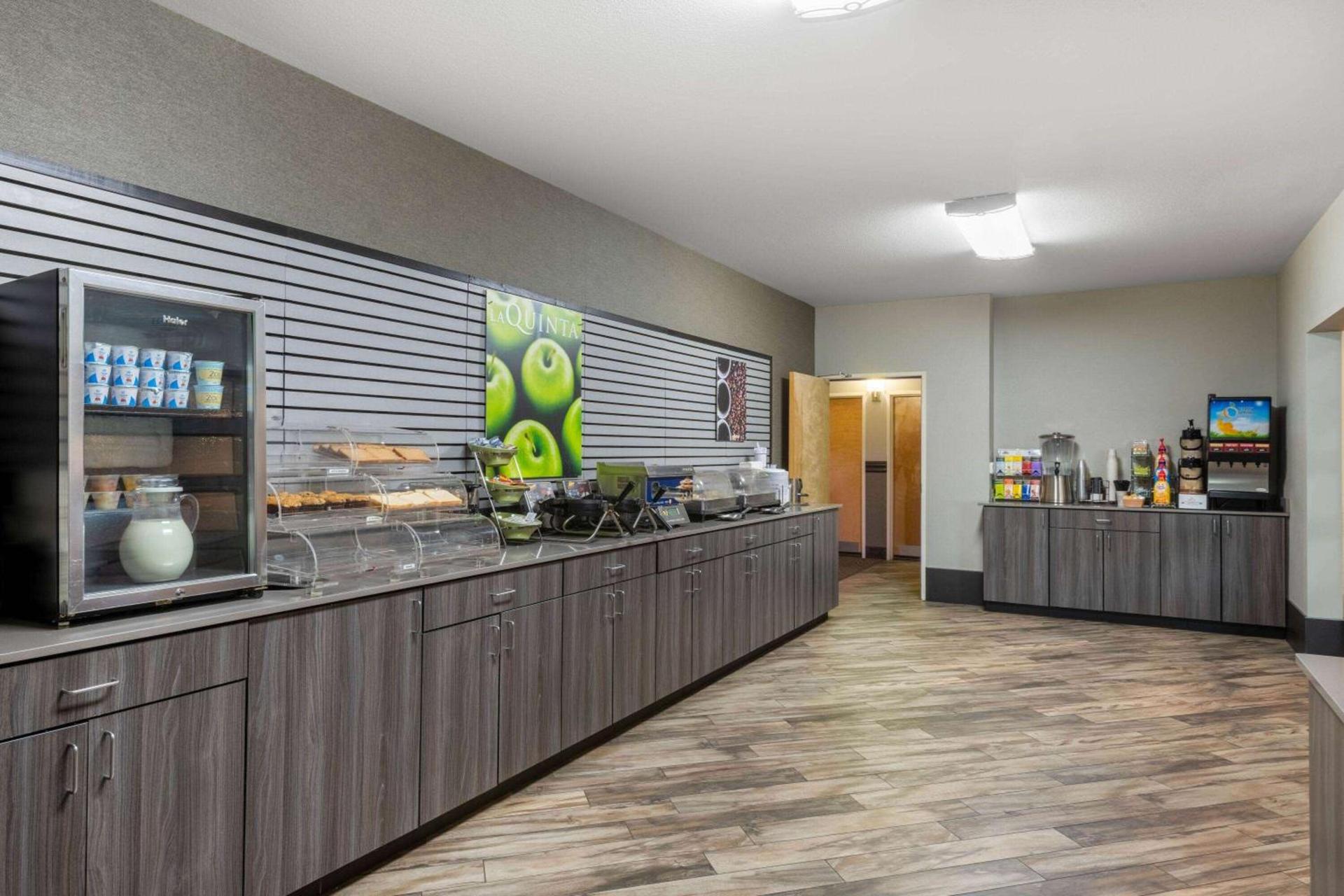 La Quinta by Wyndham Fairbanks Airport photo 25