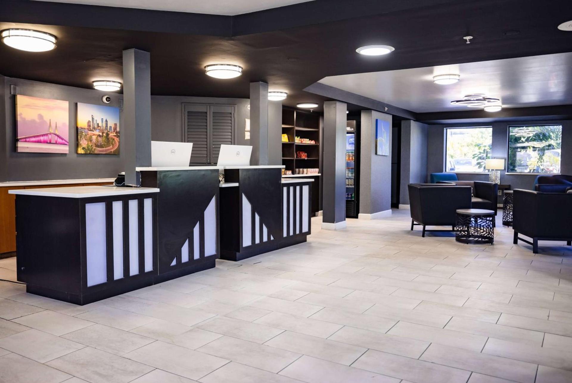 La Quinta Inn by Wyndham Tampa Near Busch Gardens photo 4