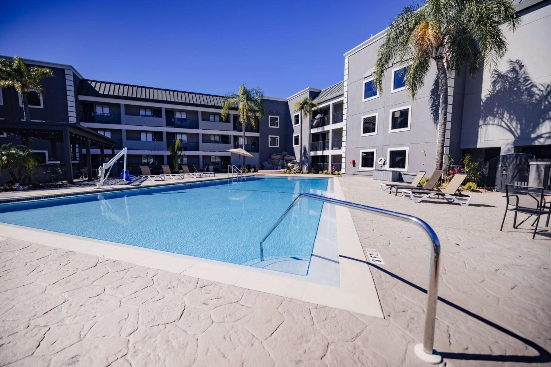 La Quinta Inn by Wyndham Tampa Near Busch Gardens photo 2