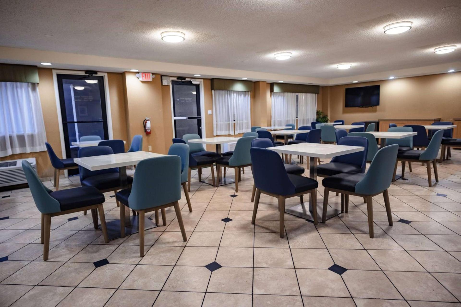 La Quinta Inn by Wyndham Tampa Near Busch Gardens photo 10