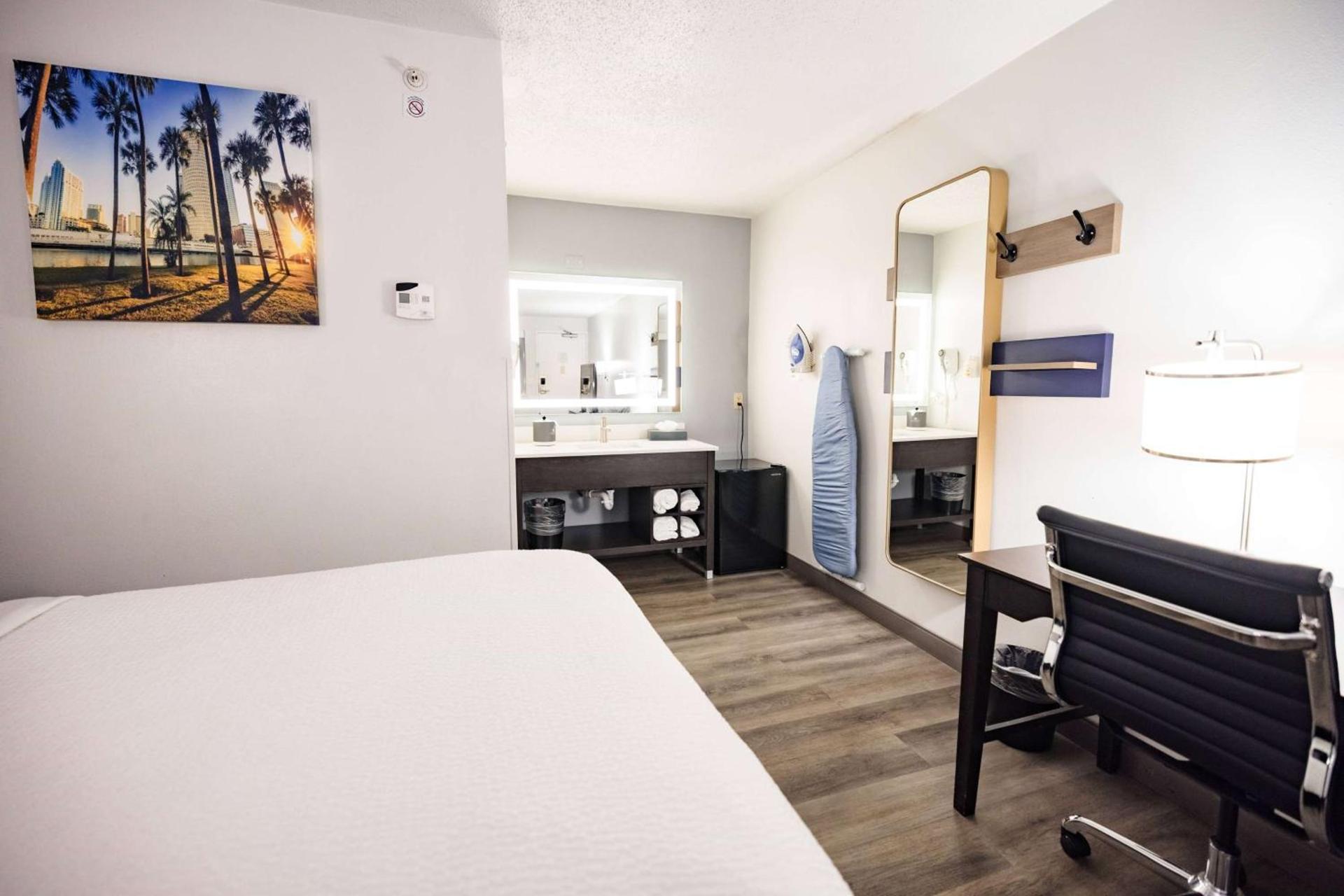 La Quinta Inn by Wyndham Tampa Near Busch Gardens photo 15