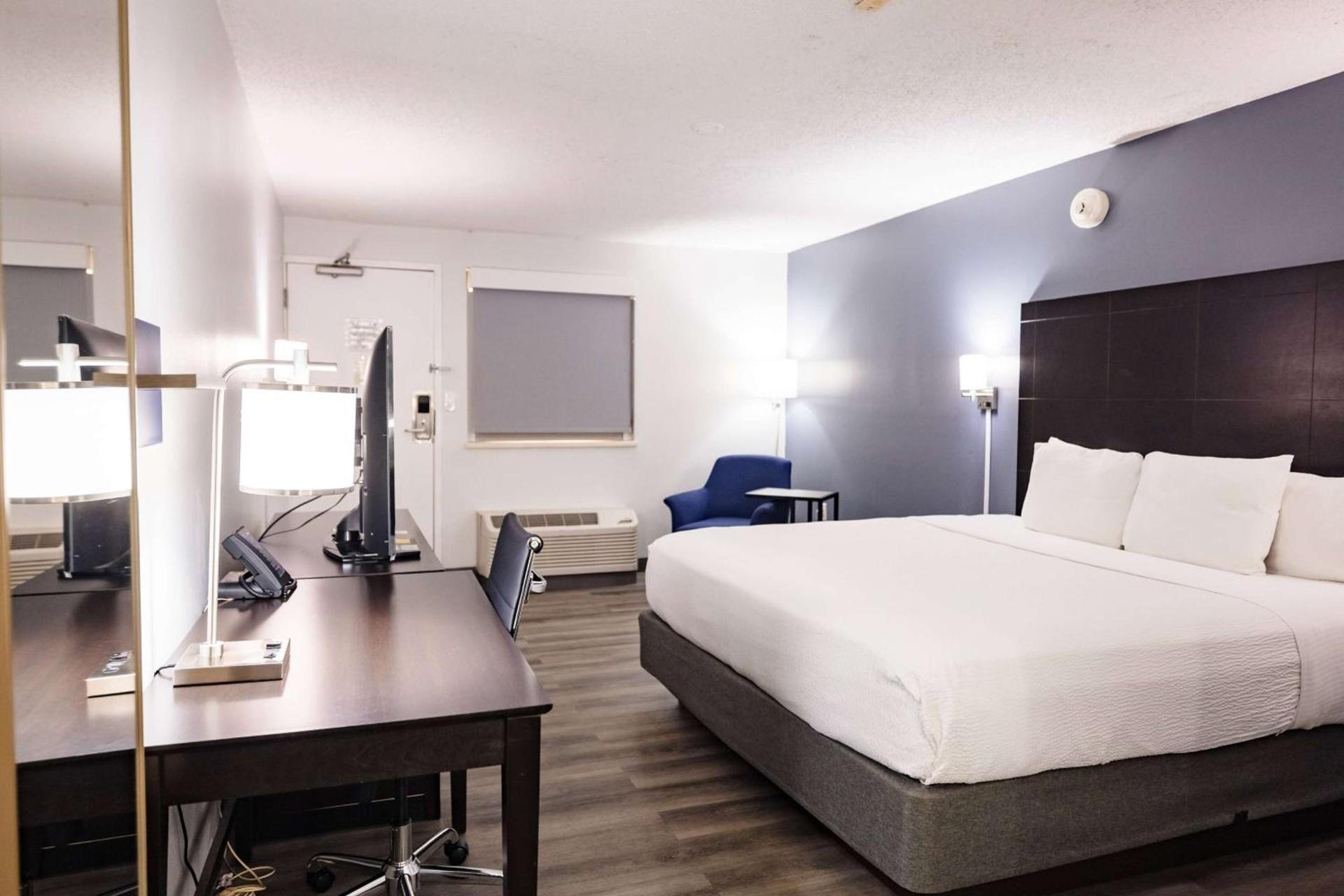 La Quinta Inn by Wyndham Tampa Near Busch Gardens photo 16