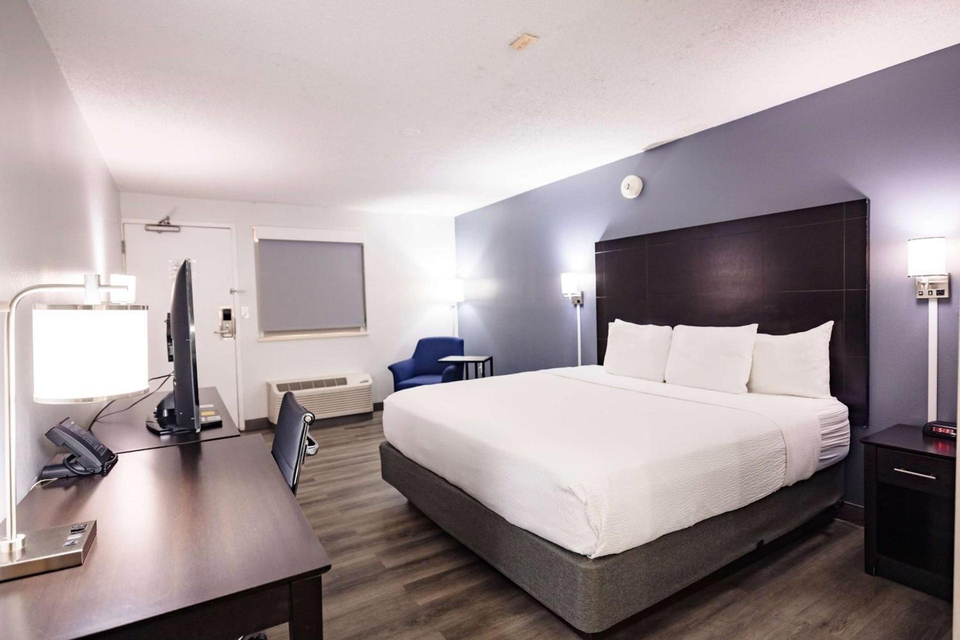 La Quinta Inn by Wyndham Tampa Near Busch Gardens photo 17