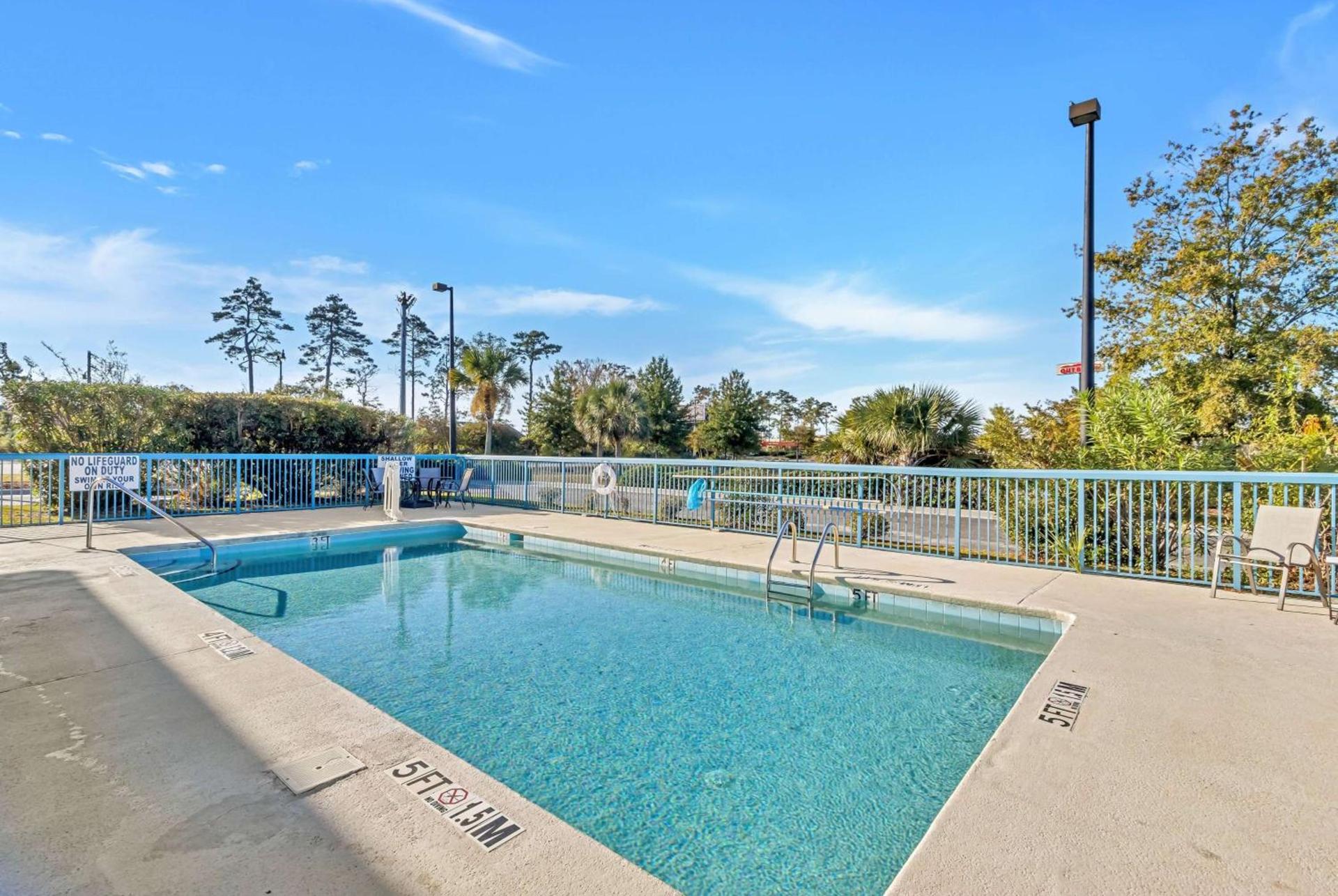 Baymont by Wyndham N Myrtle Beach - Park & Sports Complex Area photo 9