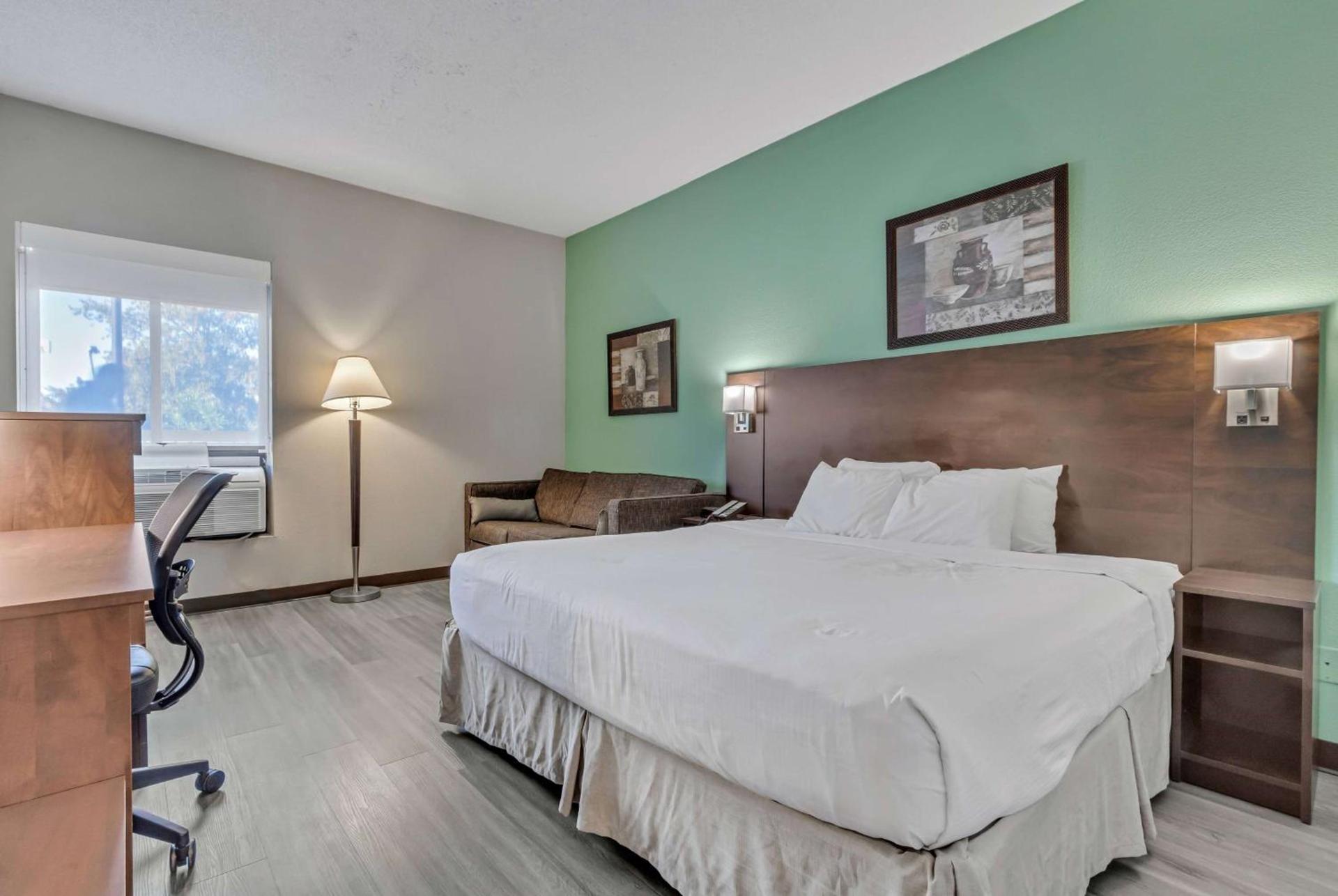 Baymont by Wyndham N Myrtle Beach - Park & Sports Complex Area photo 19