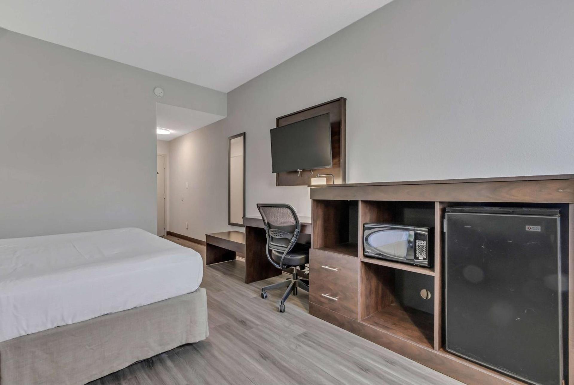 Baymont by Wyndham N Myrtle Beach - Park & Sports Complex Area photo 23