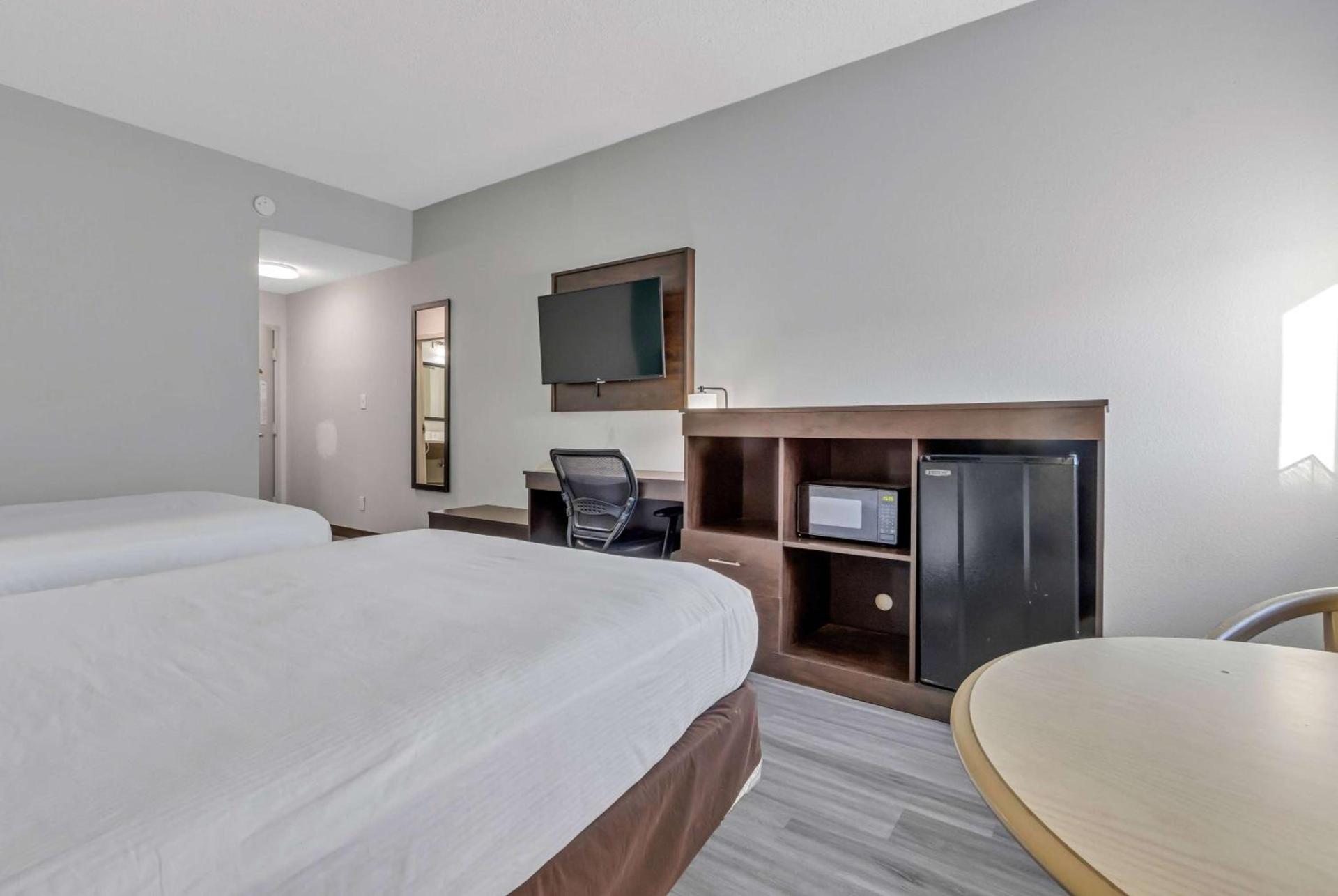 Baymont by Wyndham N Myrtle Beach - Park & Sports Complex Area photo 28