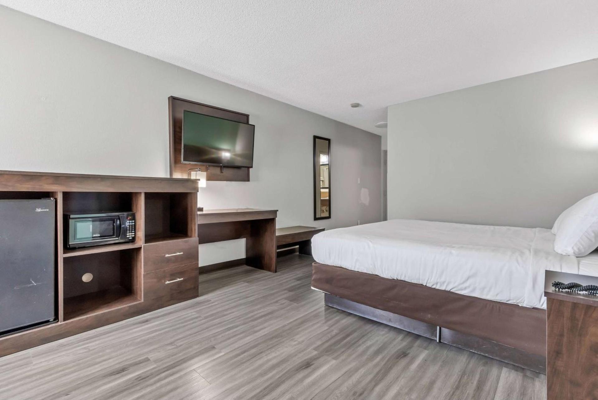 Baymont by Wyndham N Myrtle Beach - Park & Sports Complex Area photo 32