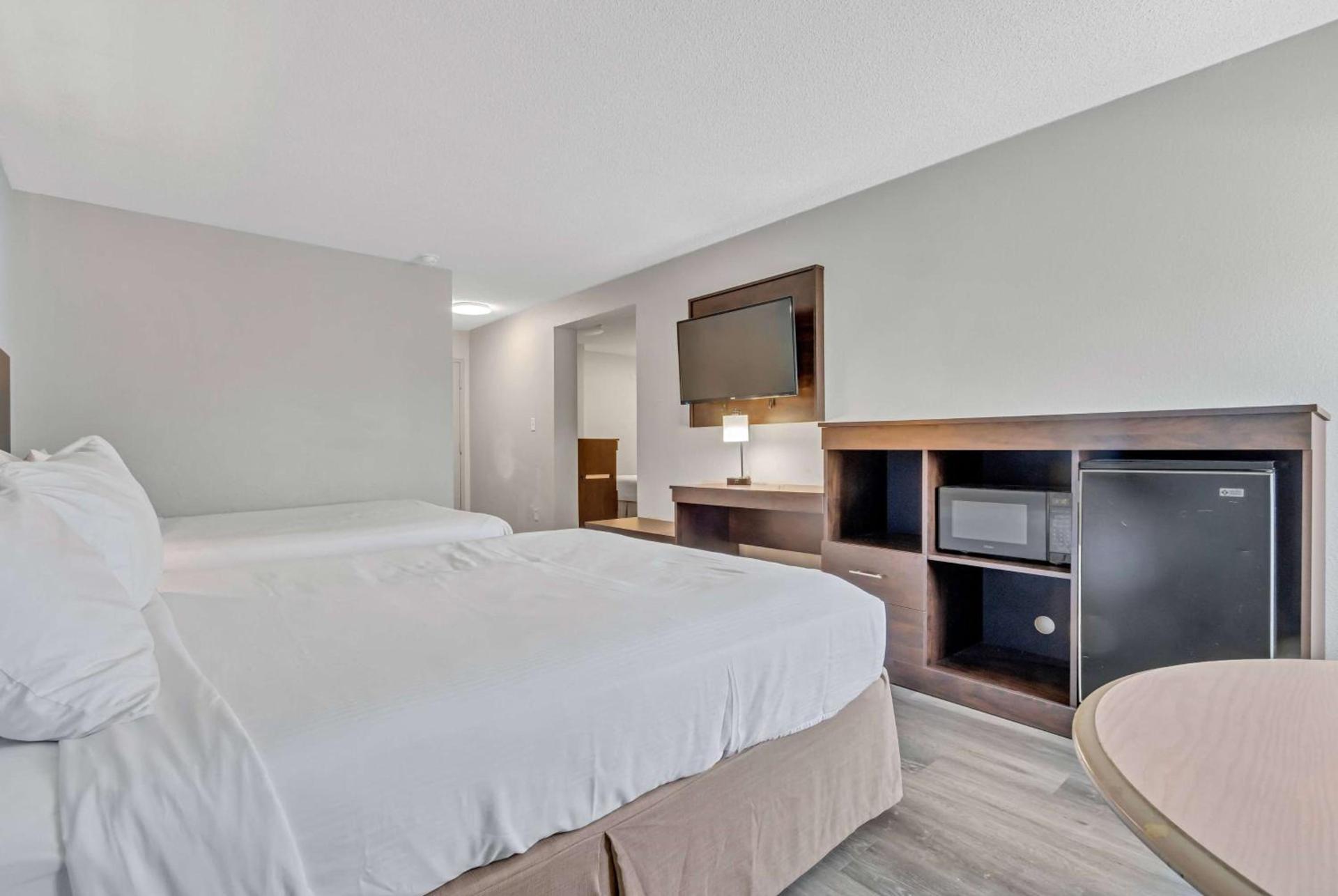 Baymont by Wyndham N Myrtle Beach - Park & Sports Complex Area photo 37