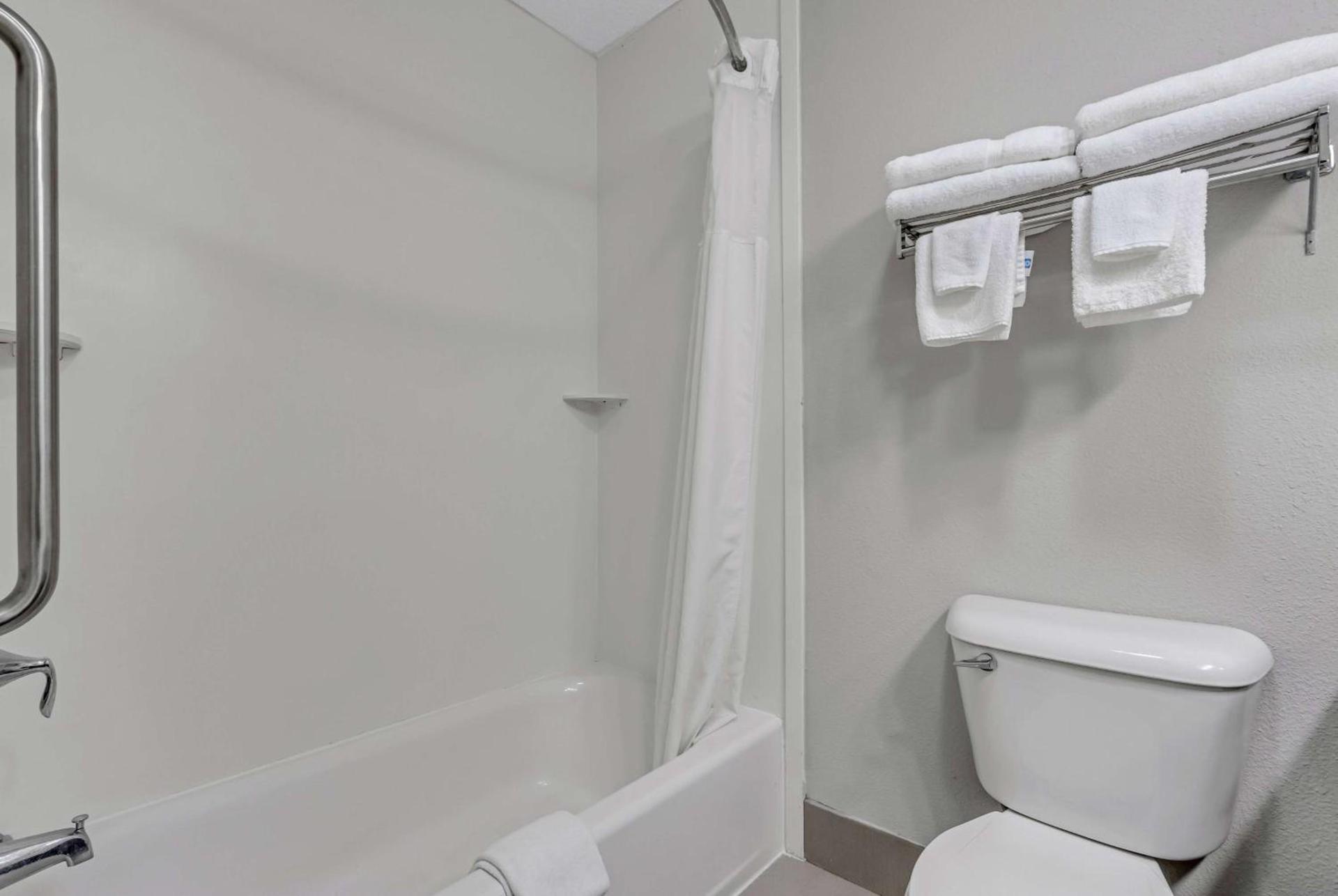 Baymont by Wyndham N Myrtle Beach - Park & Sports Complex Area photo 40