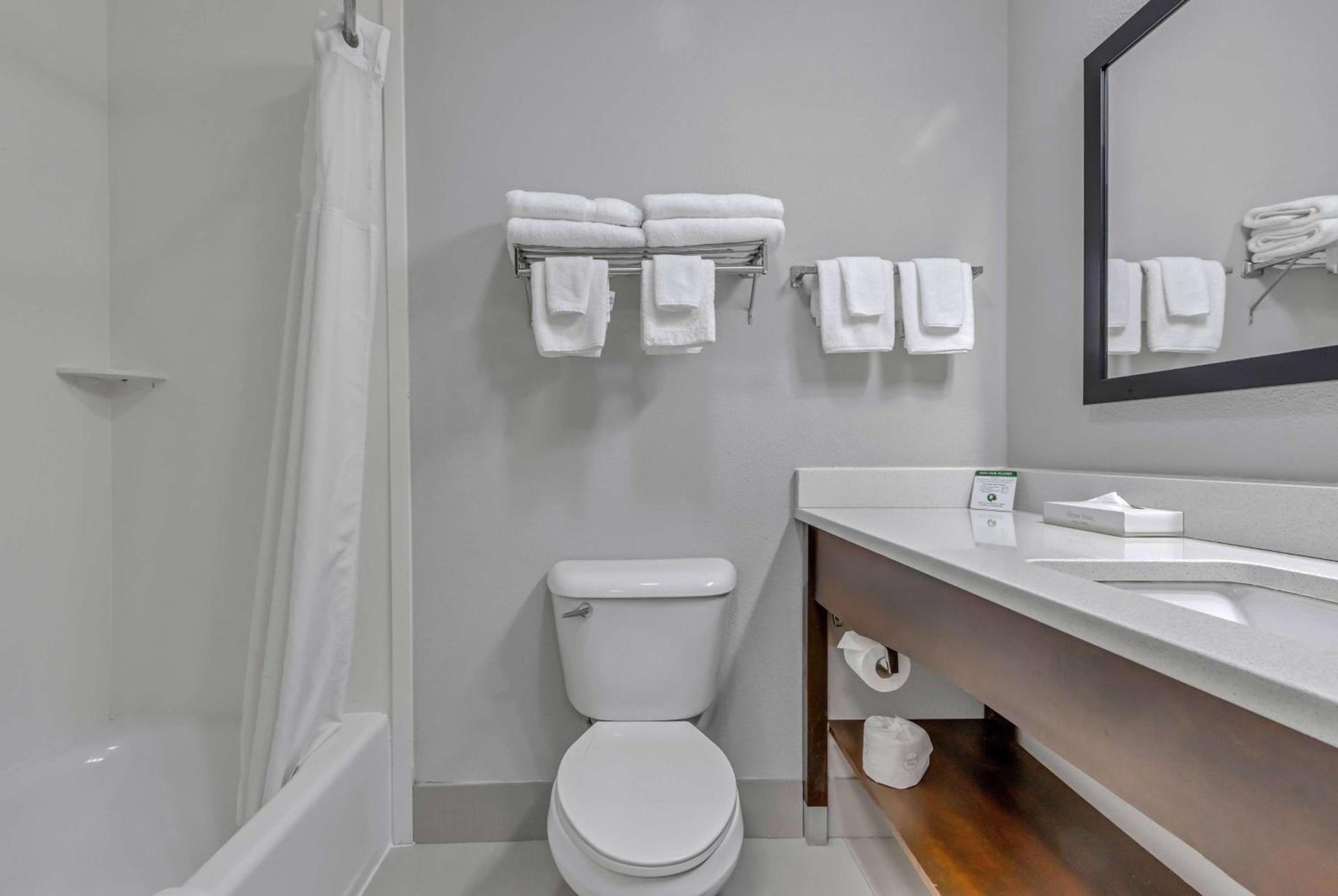 Baymont by Wyndham N Myrtle Beach - Park & Sports Complex Area photo 41