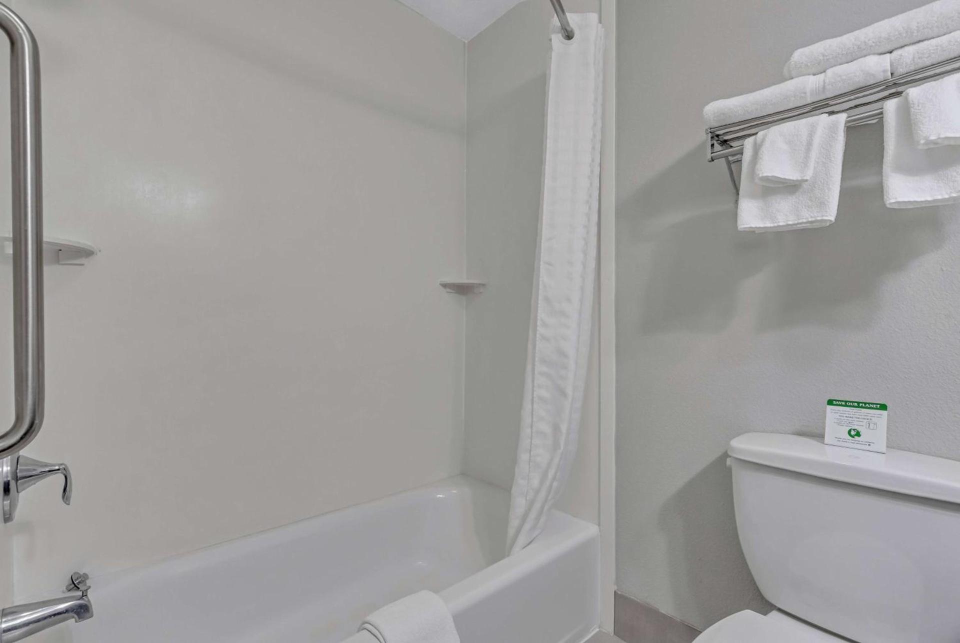Baymont by Wyndham N Myrtle Beach - Park & Sports Complex Area photo 43