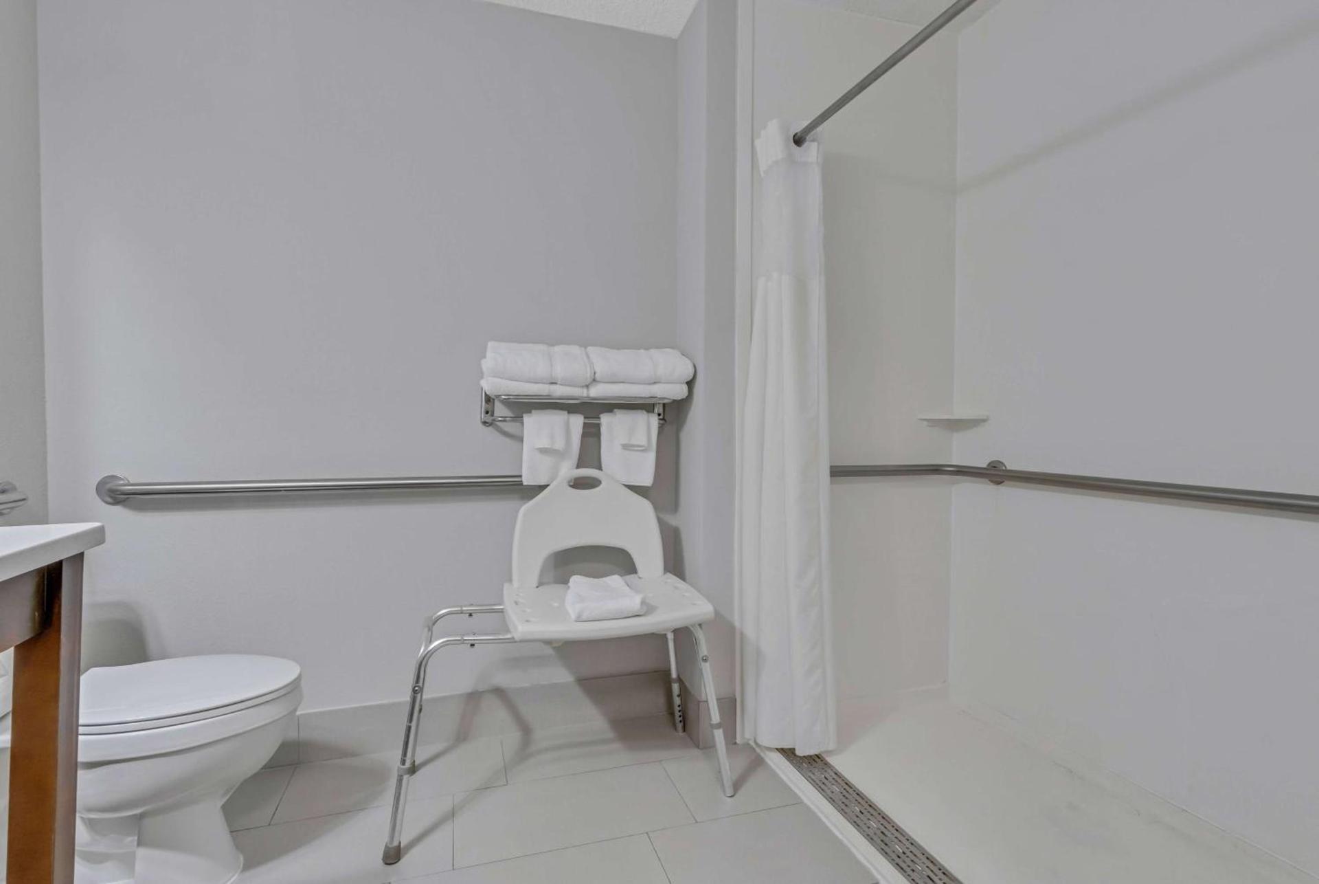 Baymont by Wyndham N Myrtle Beach - Park & Sports Complex Area photo 44