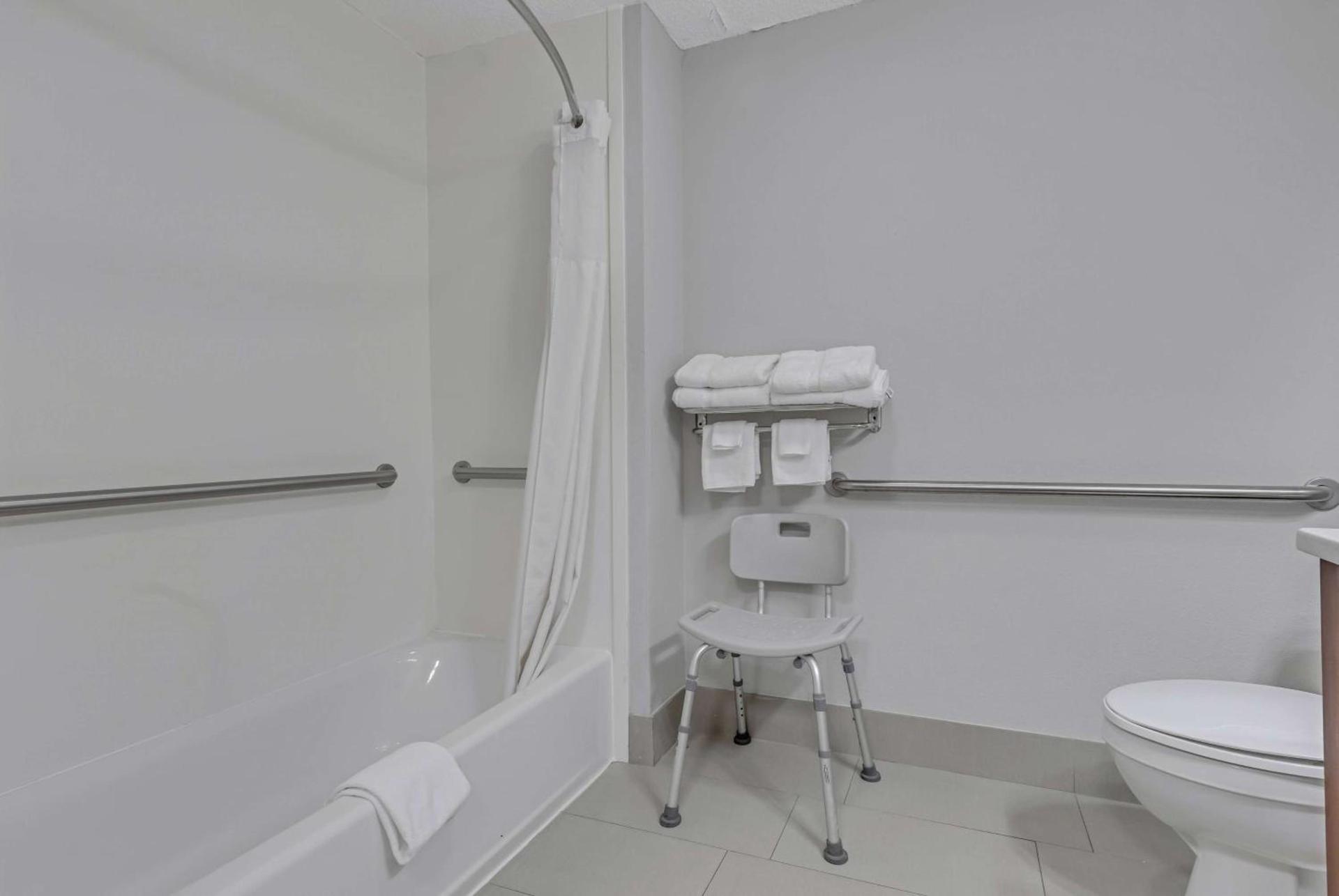 Baymont by Wyndham N Myrtle Beach - Park & Sports Complex Area photo 47