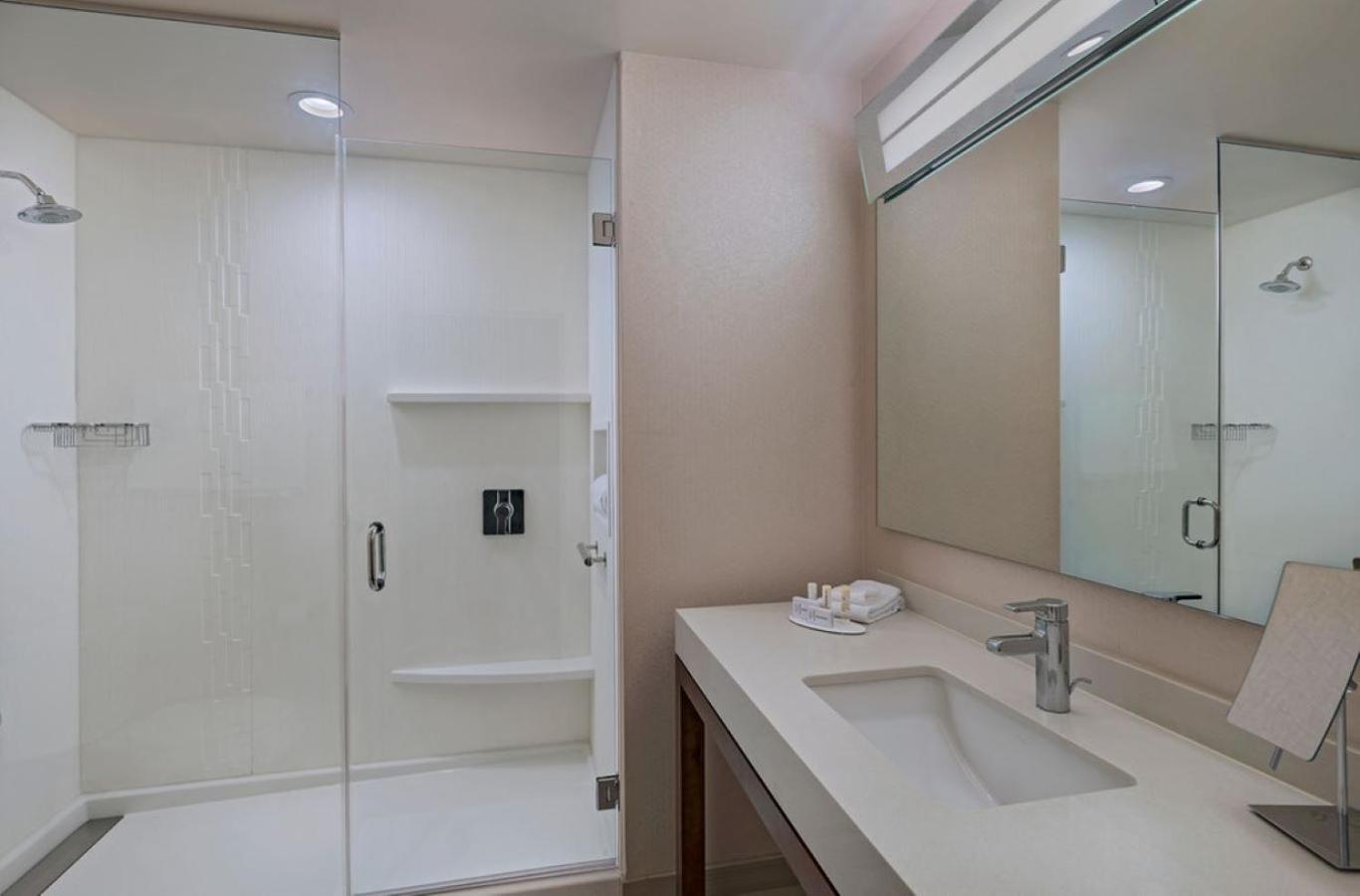 Courtyard by Marriott Houston Sugar Land/Lake Pointe photo 8
