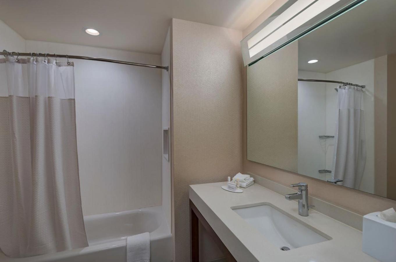 Courtyard by Marriott Houston Sugar Land/Lake Pointe photo 10