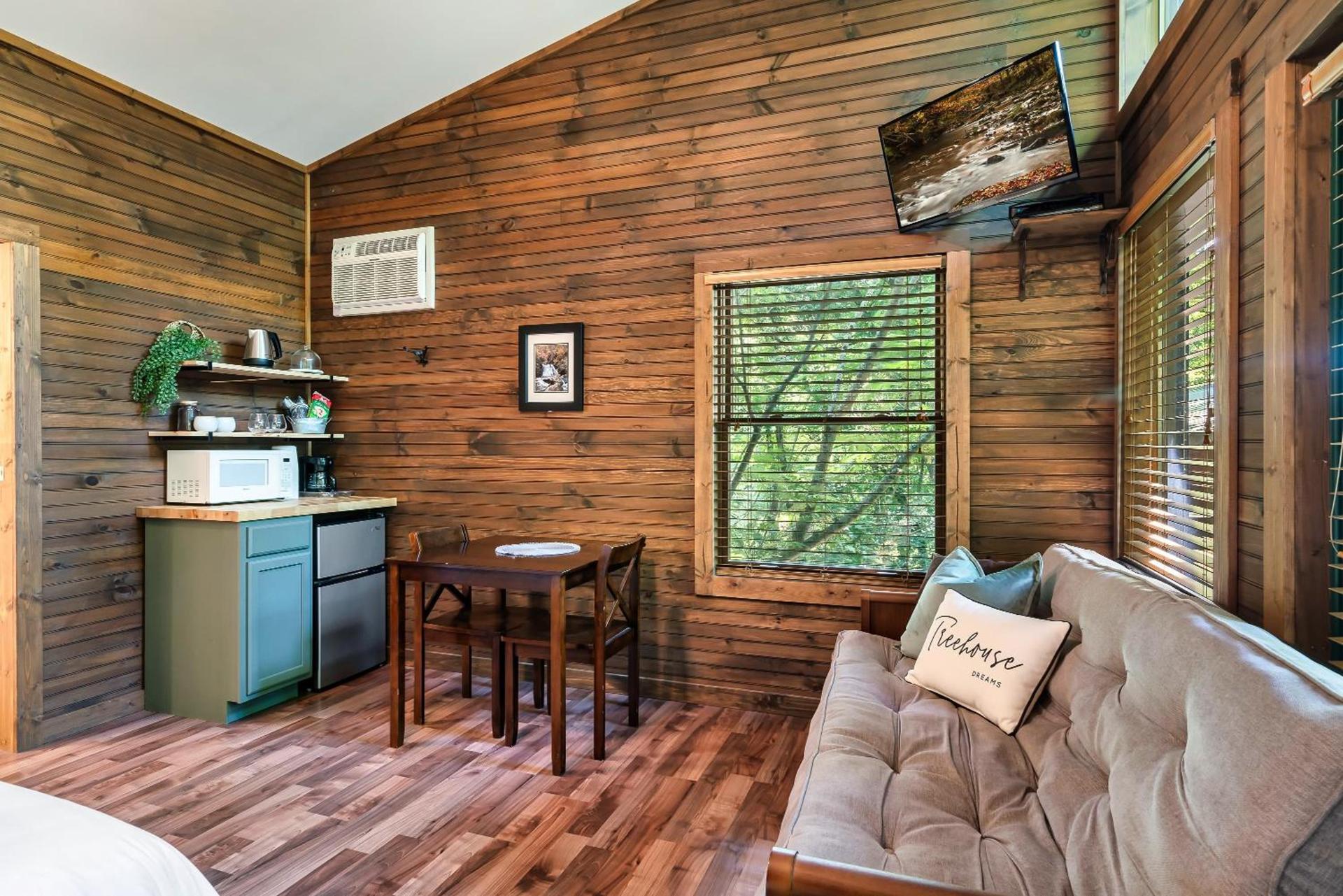 Rivers Edge Treehouses photo 83