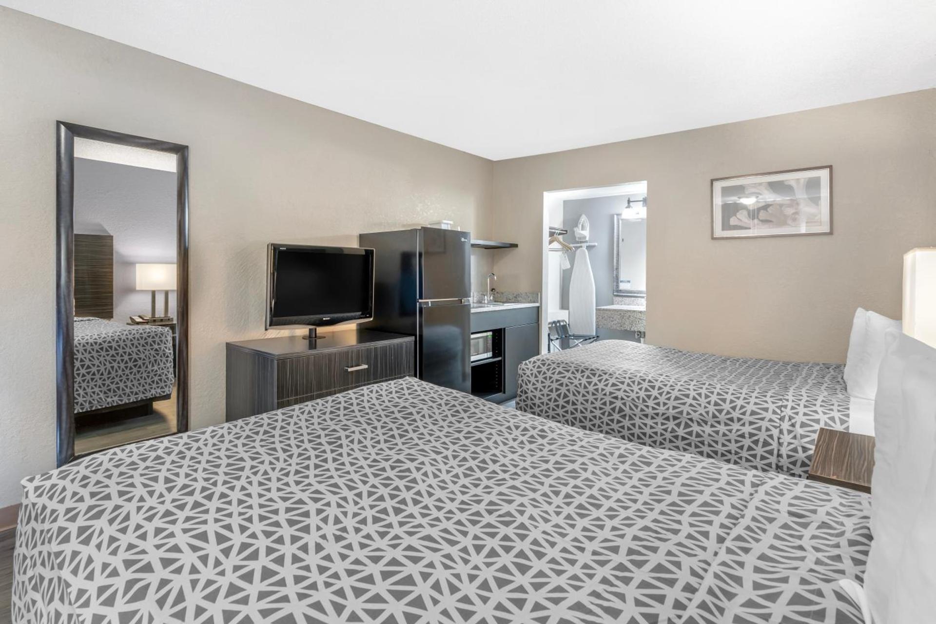 Suburban Studios International Drive photo 23
