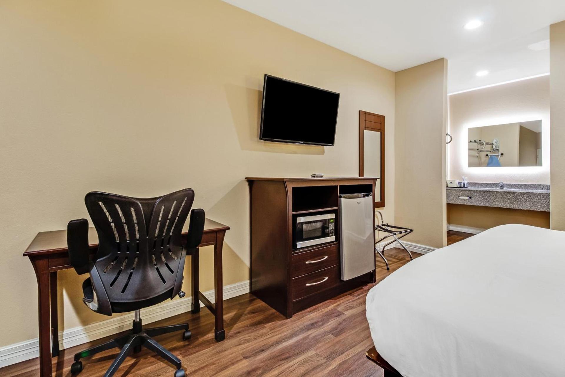Americas Best Value Inn - FM 529 photo 16