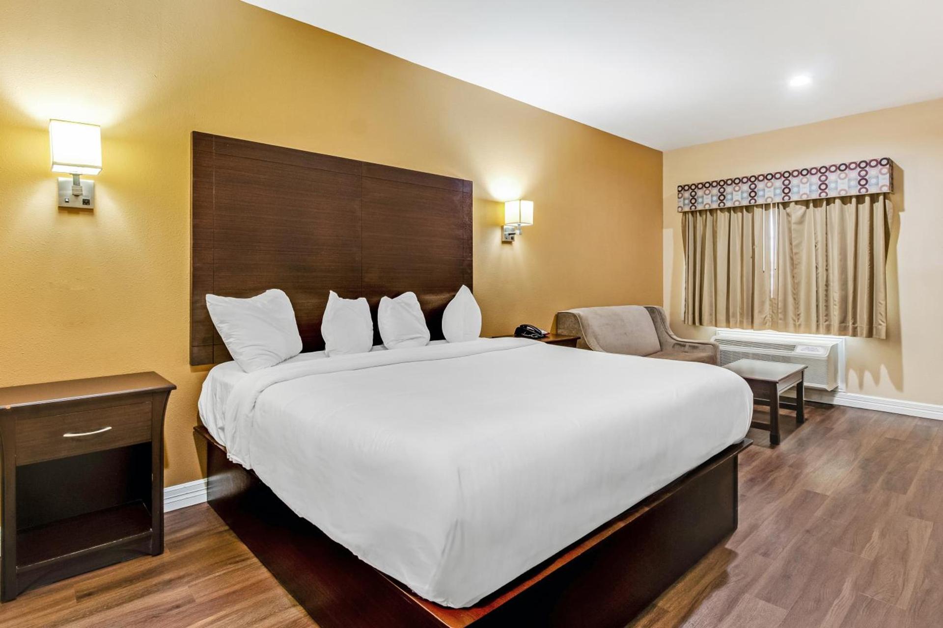 Americas Best Value Inn - FM 529 photo 12