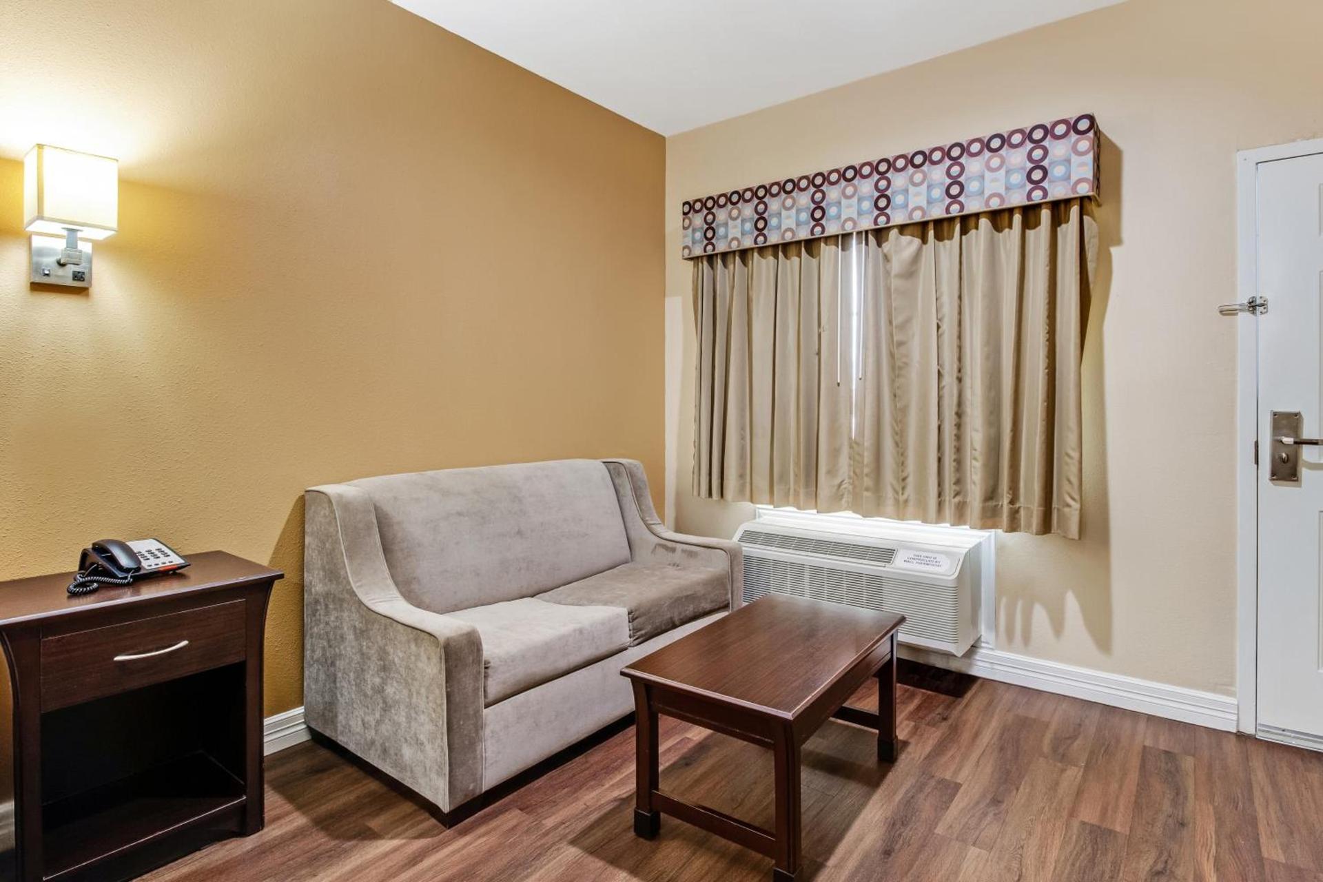 Americas Best Value Inn - FM 529 photo 10