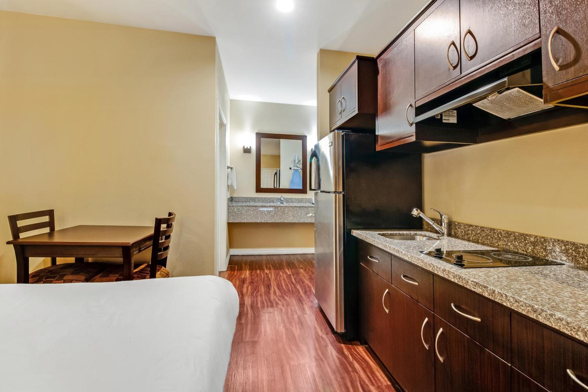 Americas Best Value Inn - FM 529 photo 13