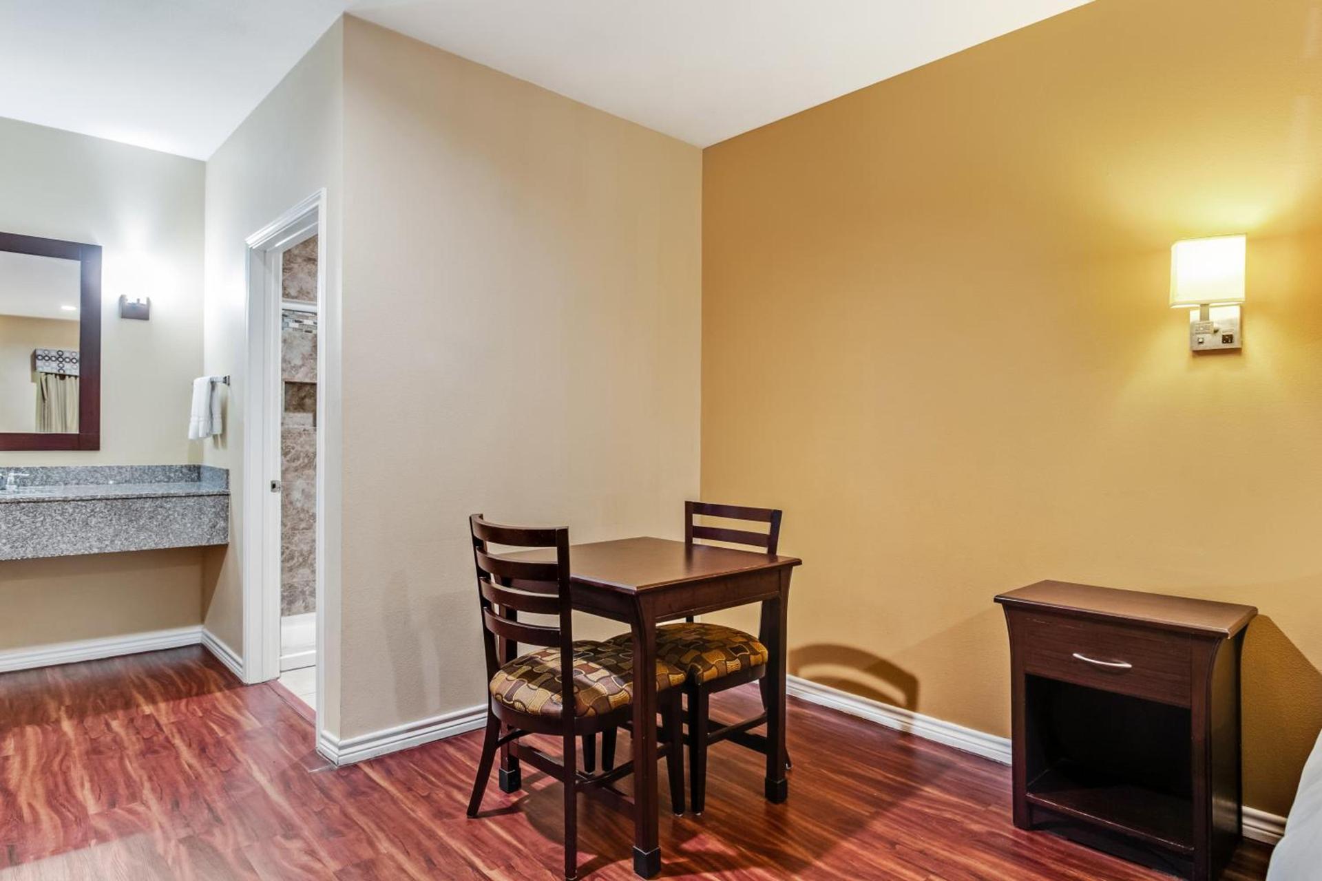Americas Best Value Inn - FM 529 photo 17