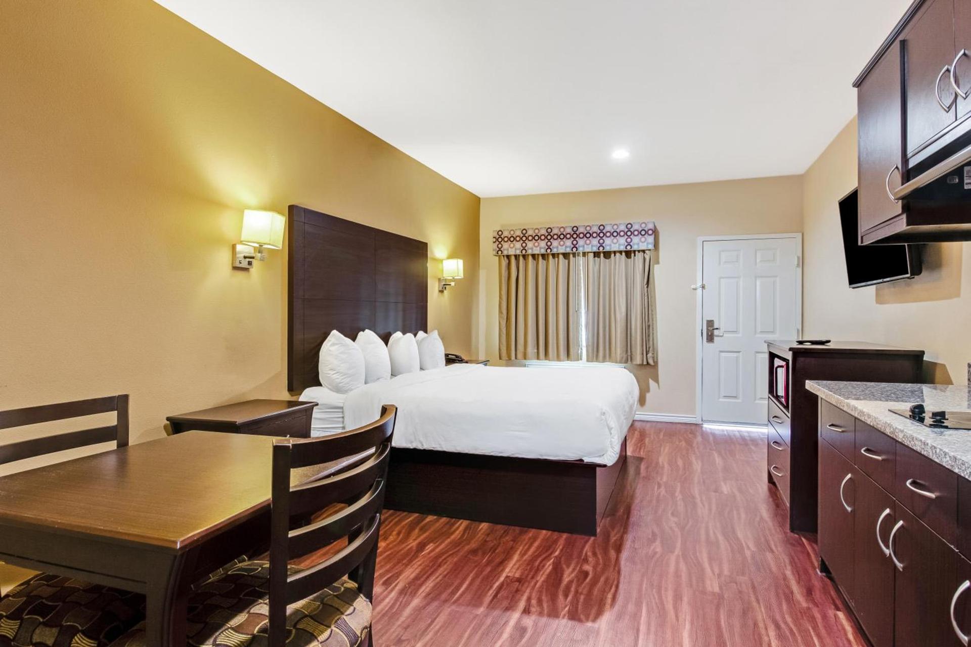 Americas Best Value Inn - FM 529 photo 22