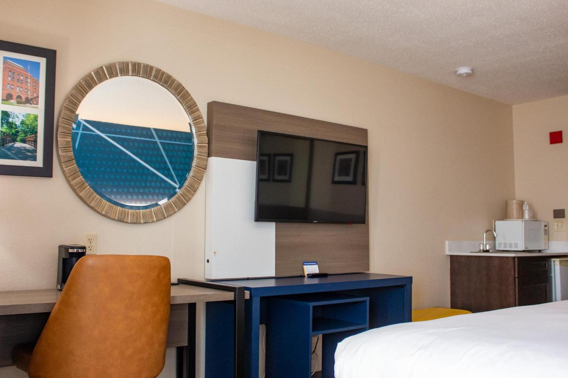 Comfort Inn & Suites Geneva- West Chicago photo 64